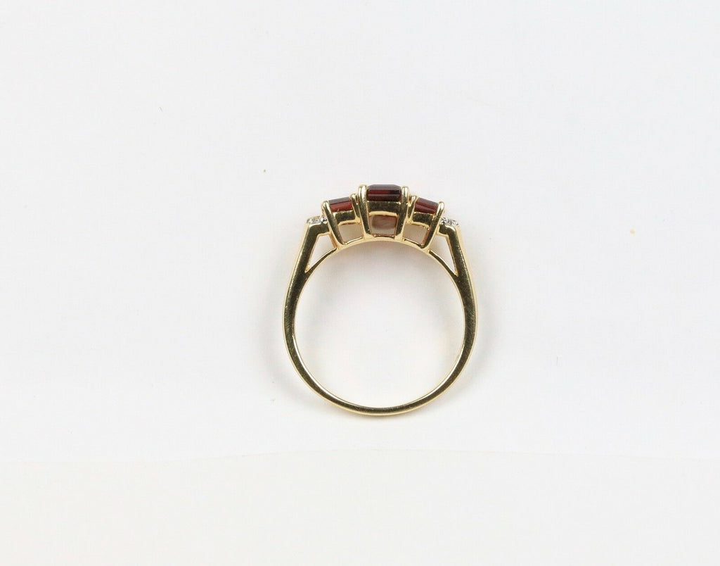 Vintage 10K Yellow Gold Garnet Diamond Ring