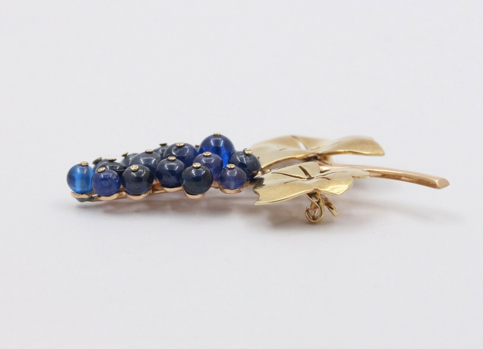 Vintage 14K Yellow Gold Sapphire Grape Brooch