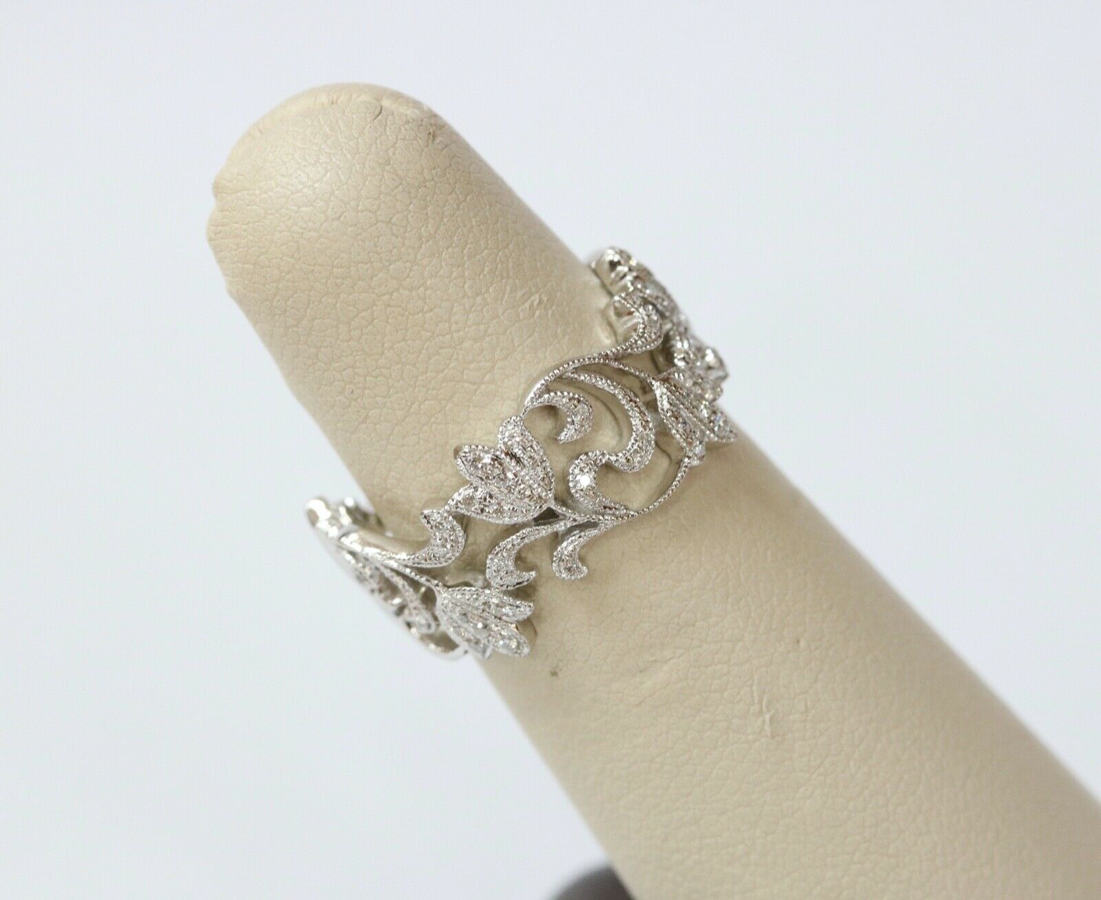 Beautiful Ladies Floral Filagree Diamonds 18K White Gold Ring