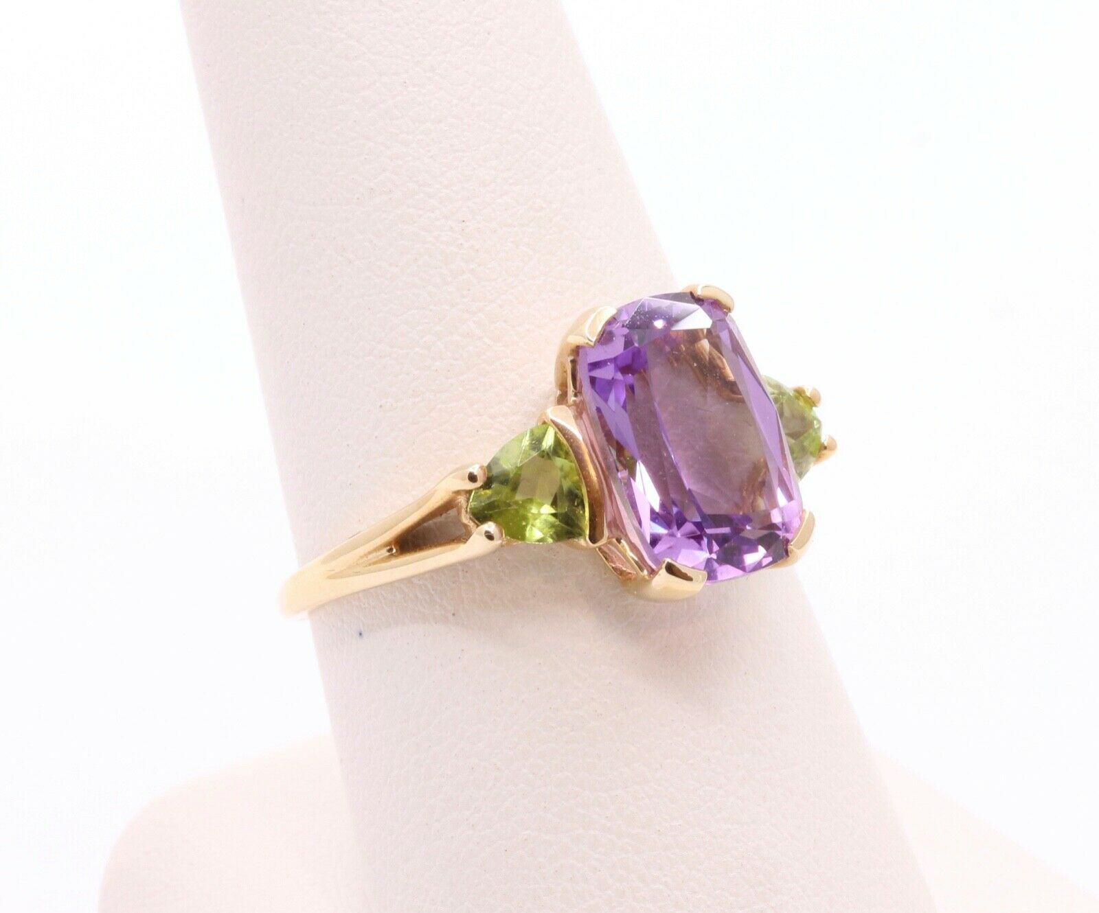 Beautiful Vintage Ladies Amethyst Peridot 14K Yellow Gold Ring