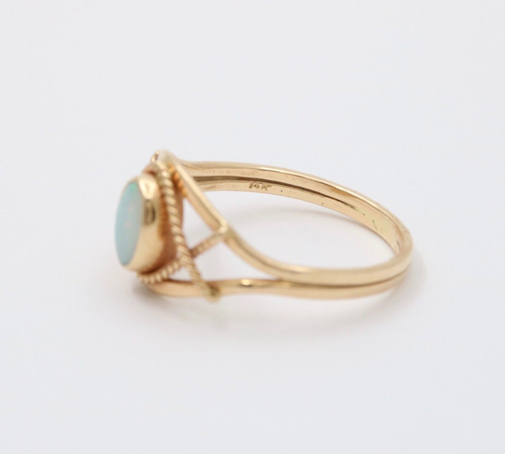 Cool Vintage Opal 14K Yellow Gold Ring