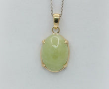 Load image into Gallery viewer, Vintage 22K Yellow Gold Jade Cabochon Jade Pendant
