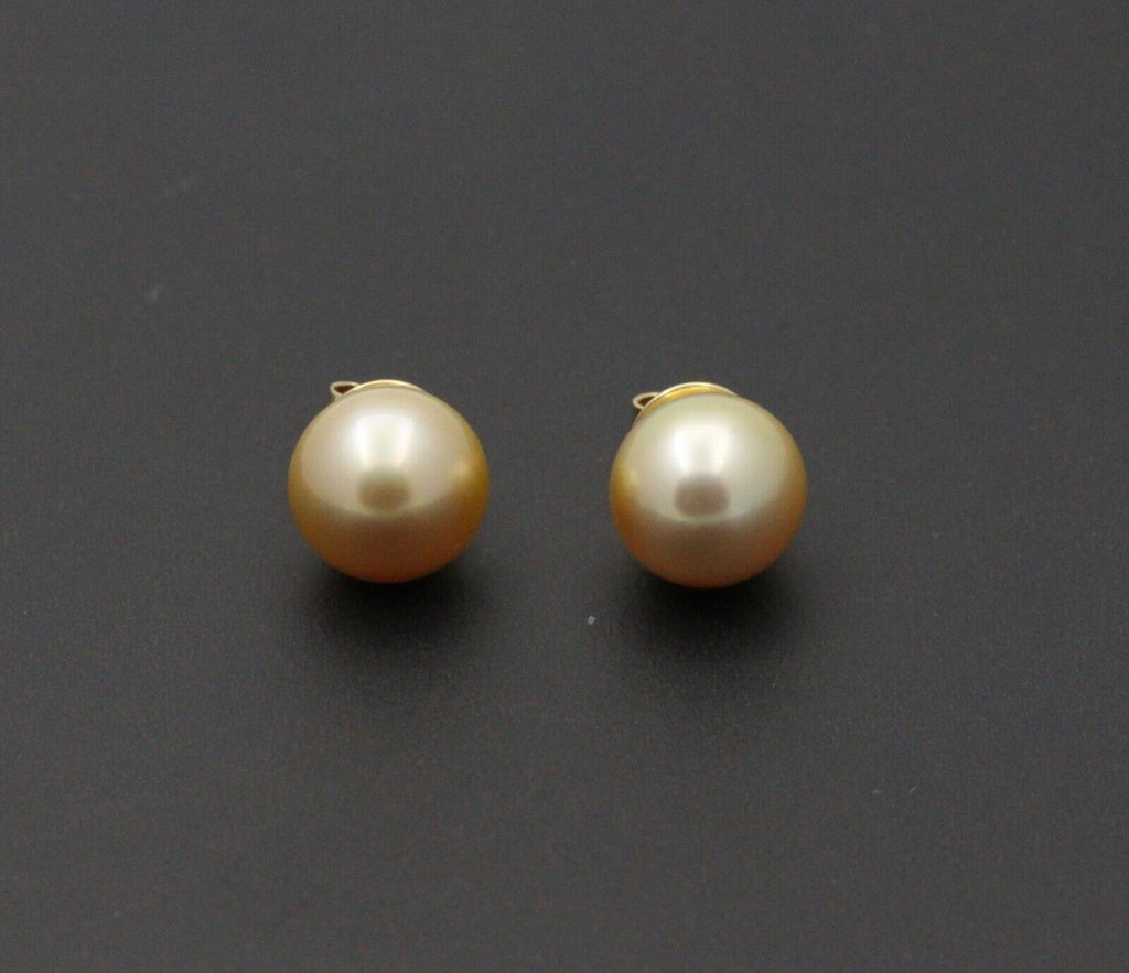 Vintage Classic 18K Yellow Gold Golden Pearl Studs Earrings