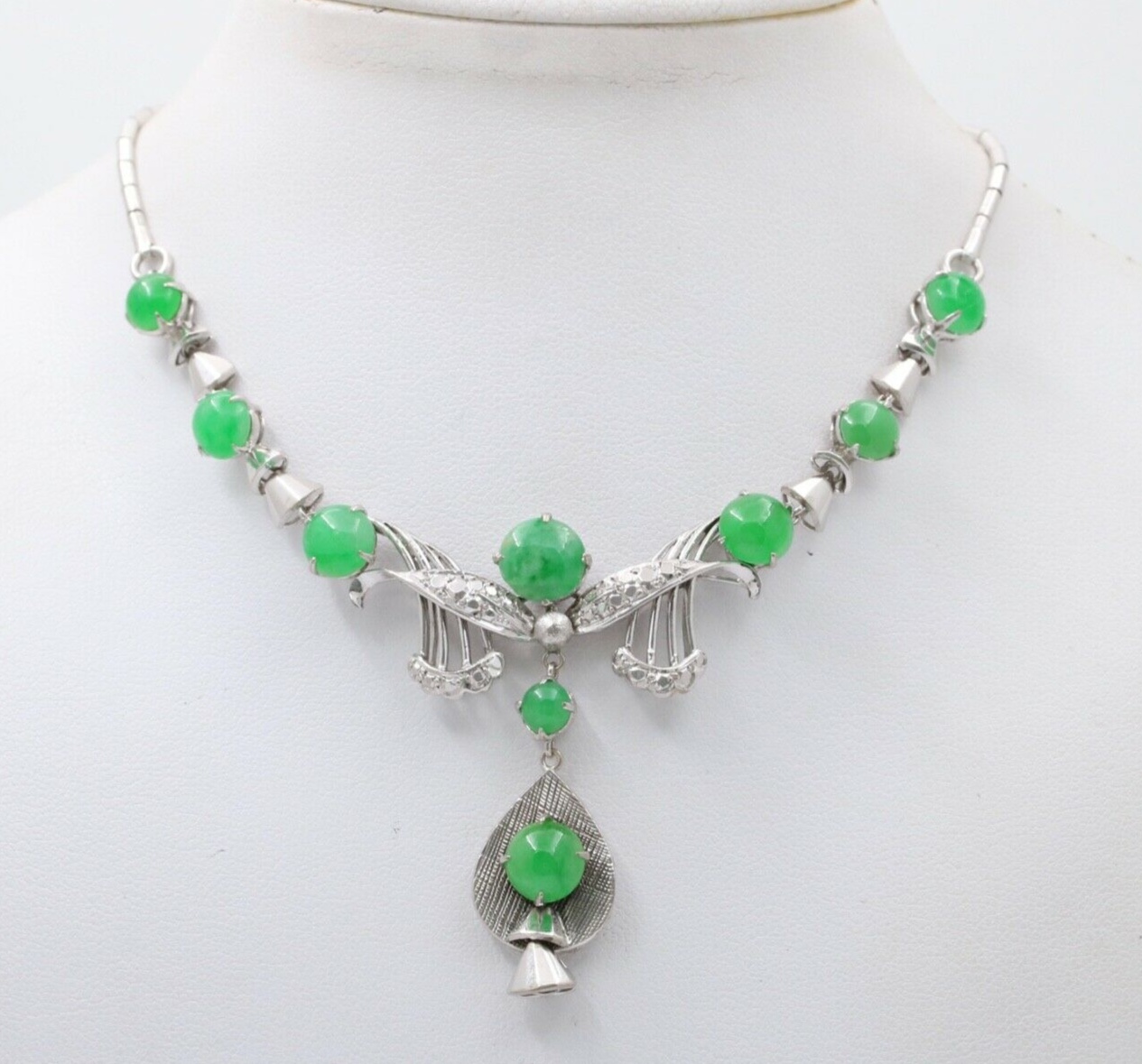 Vintage Decorative 14K White Gold Jade Teardrop Festoon Necklace