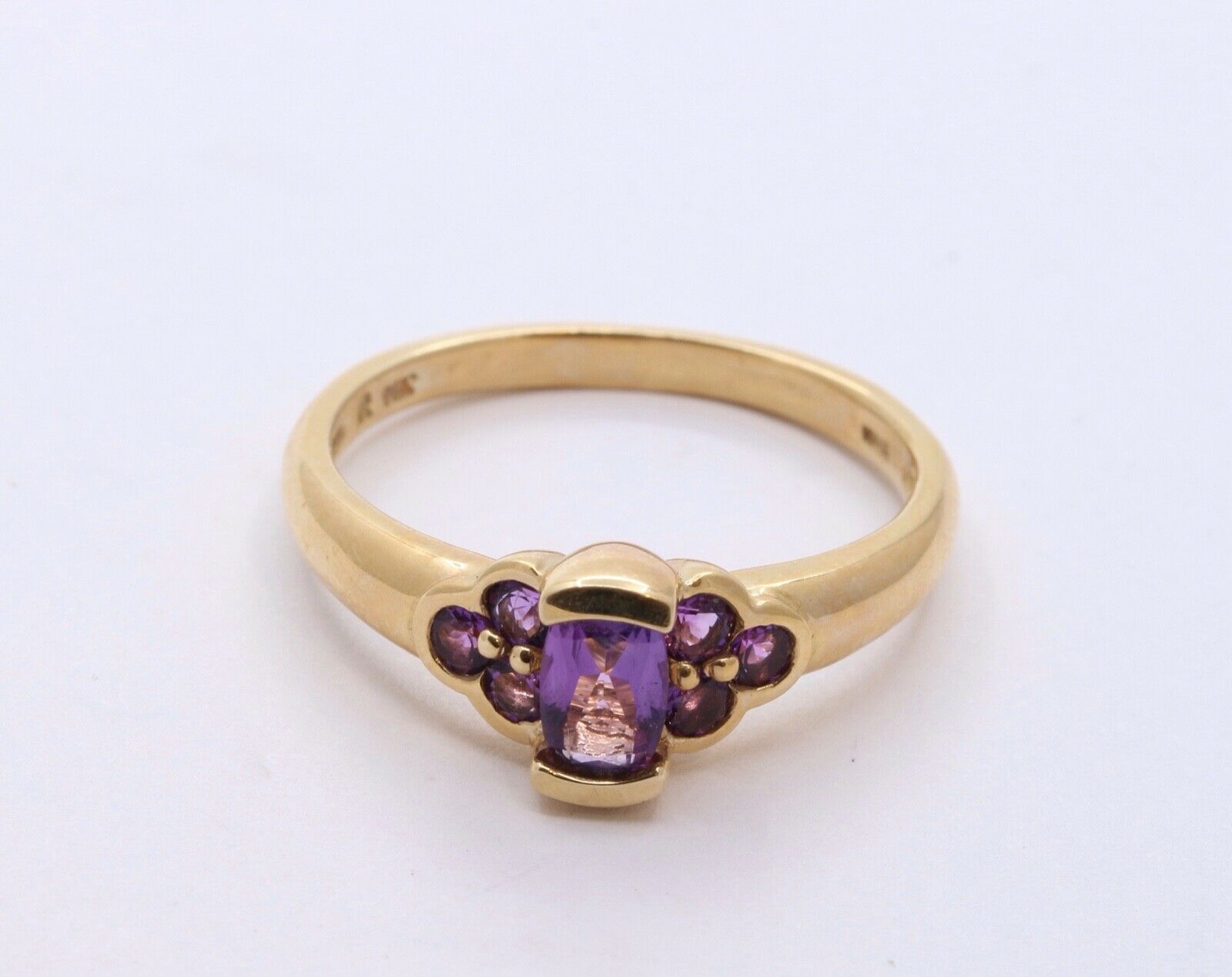 Beautiful Vintage Ladies Amethyst 14K Yellow Gold Ring