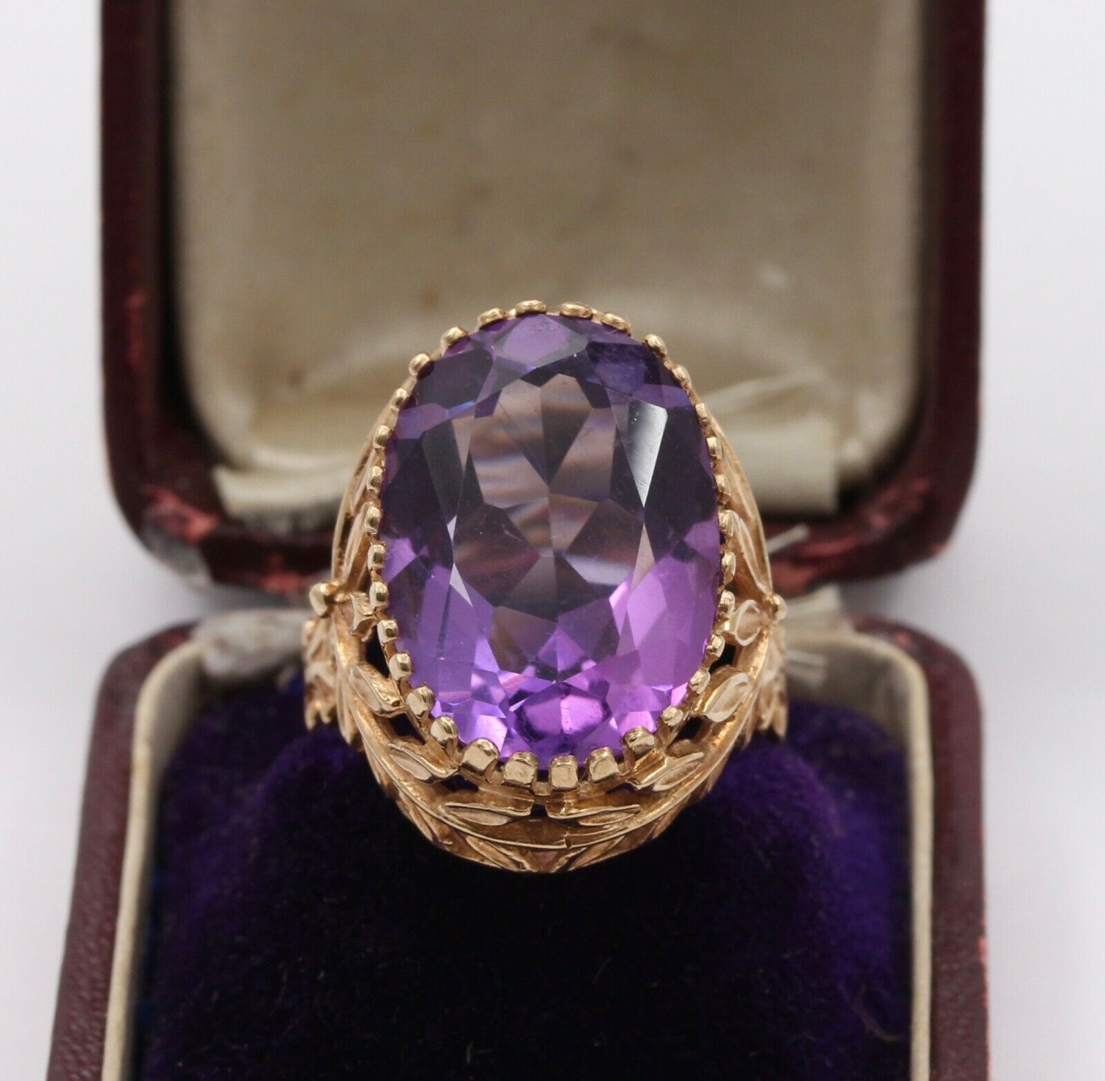 Vintage 10K Yellow Gold Floral Setting Amethyst Statement Ring