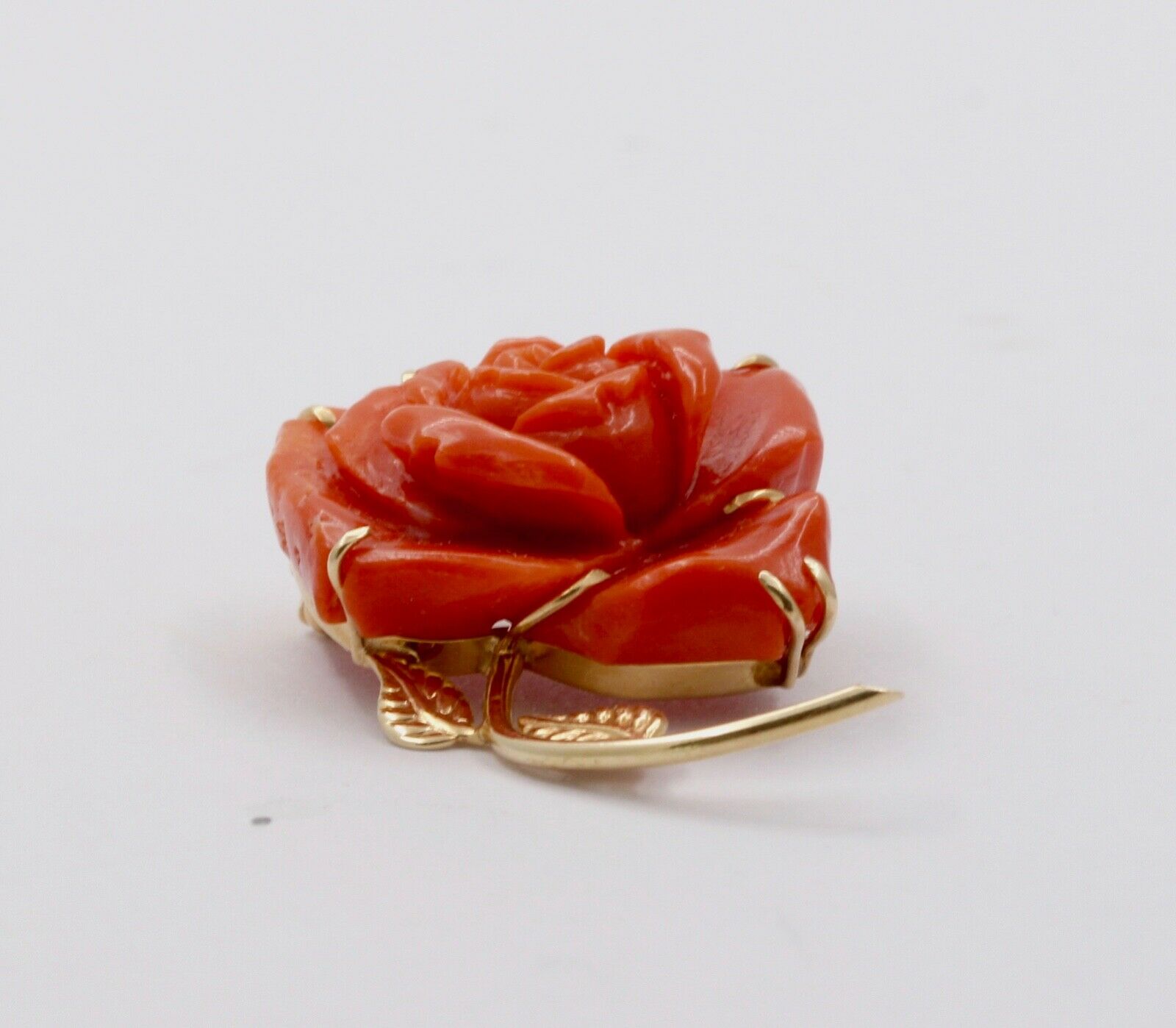 Vintage Hand Carved Coral Rose 14K Yellow Gold Brooch Pin