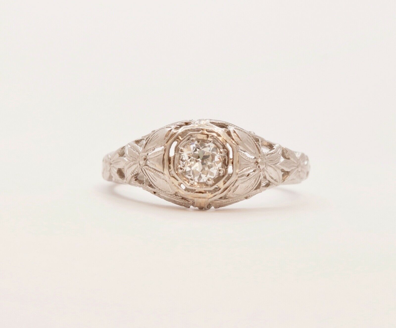 Art Deco Diamond Carved Flowers Platinum Ring