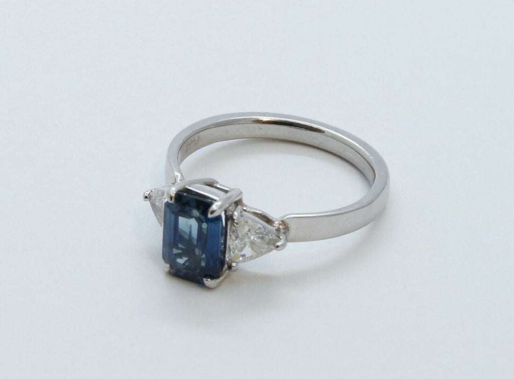 Vintage Ladies Blue Sapphire Diamonds Platinum Ring