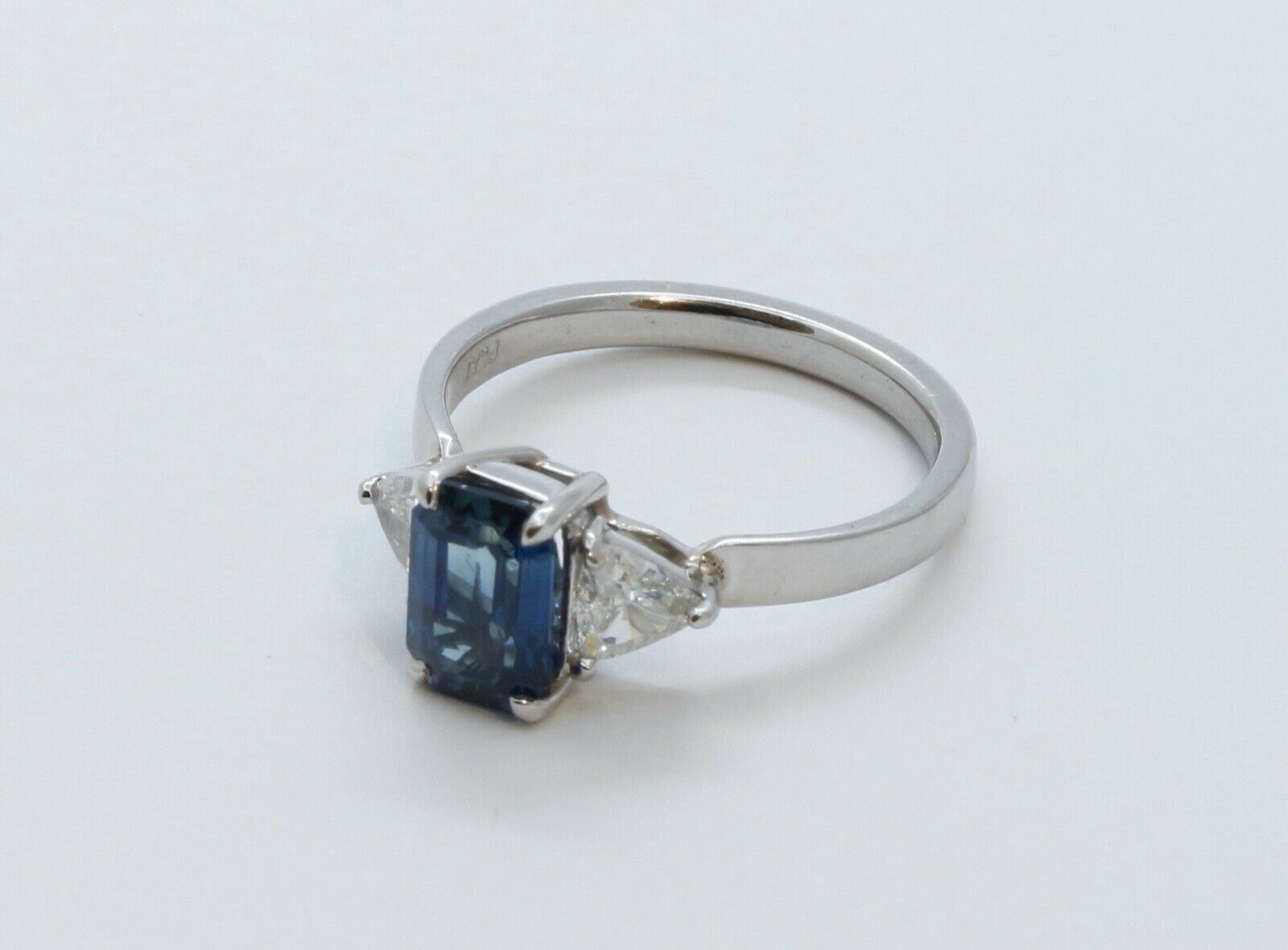 Vintage Ladies Blue Sapphire Diamonds Platinum Ring