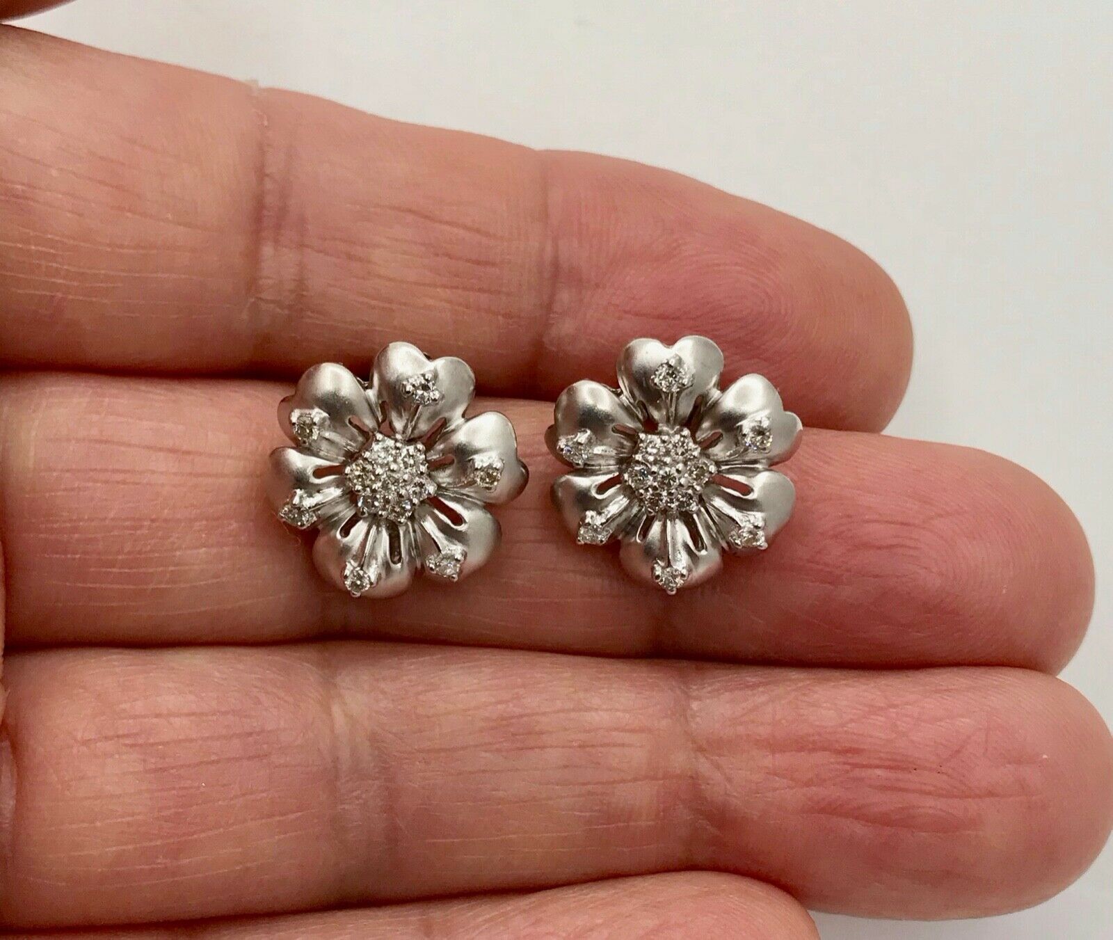 Lovely Vintage Summer 14K White Gold Diamonds Earrings