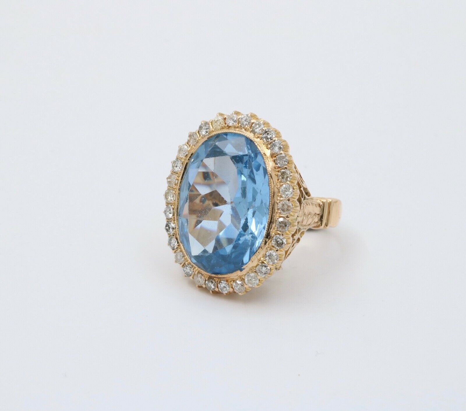 Vintage 24 Carat Blue Topaz Diamonds 14K Yellow Gold Ring