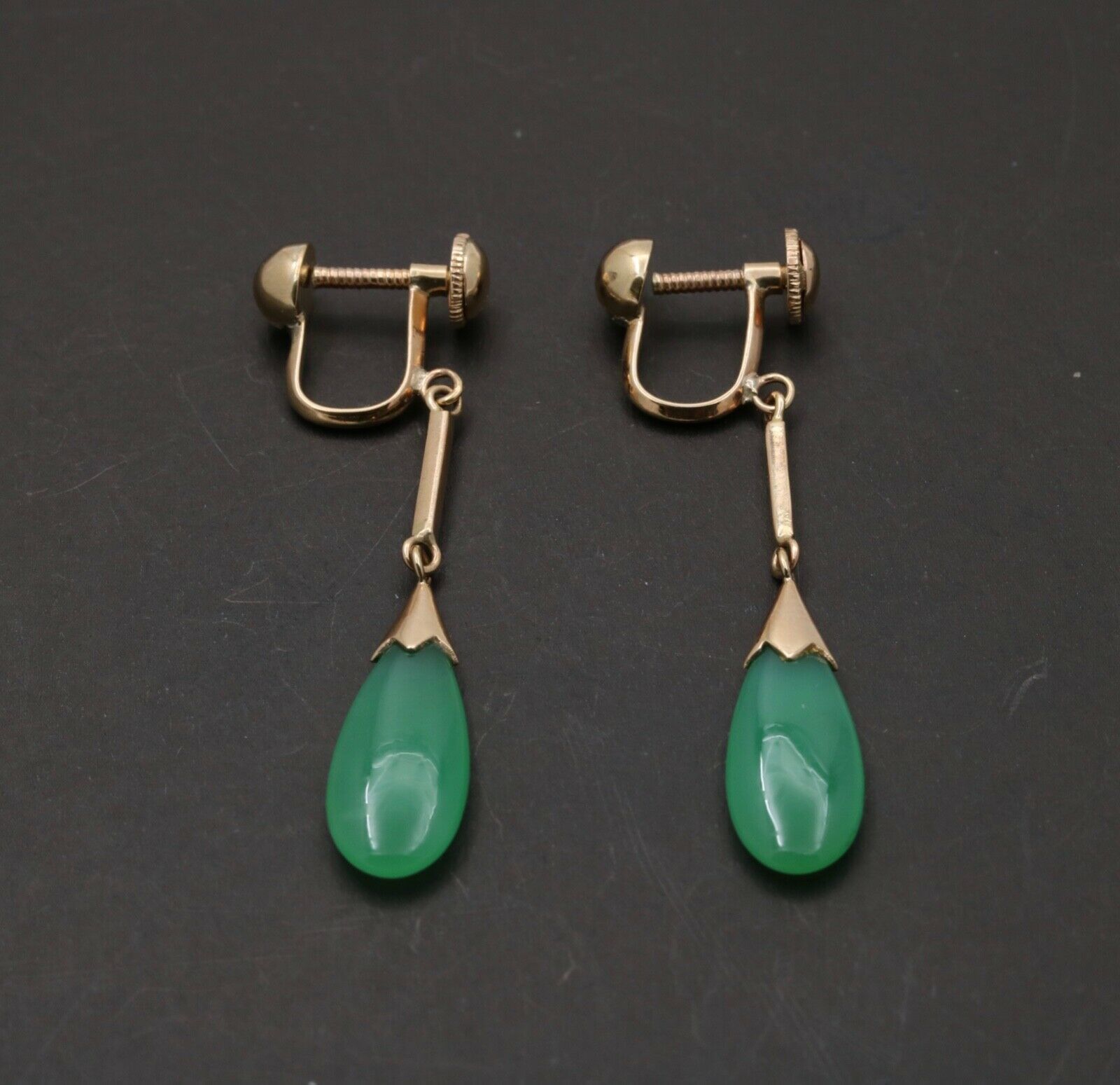 Vintage 14K Yellow Gold Green Chrysoprase Drop Earrings, Screw Back Earrings.