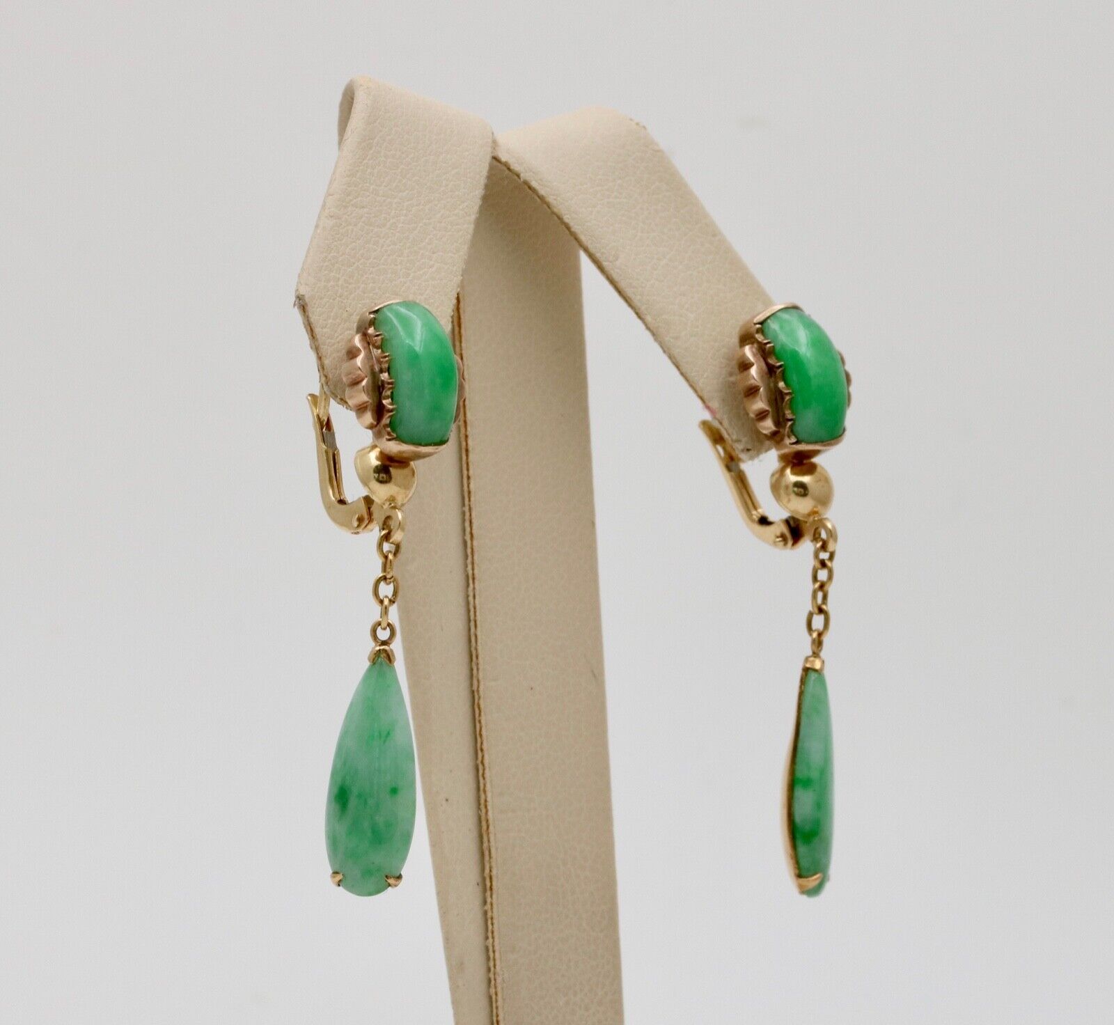 Vintage Bohemian Style 14K Yellow Gold Jadeite Jade Dangling Earring