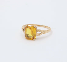 Load image into Gallery viewer, Vintage 14K Yellow Gold Synthetic Citrine Split Shank Ring Band
