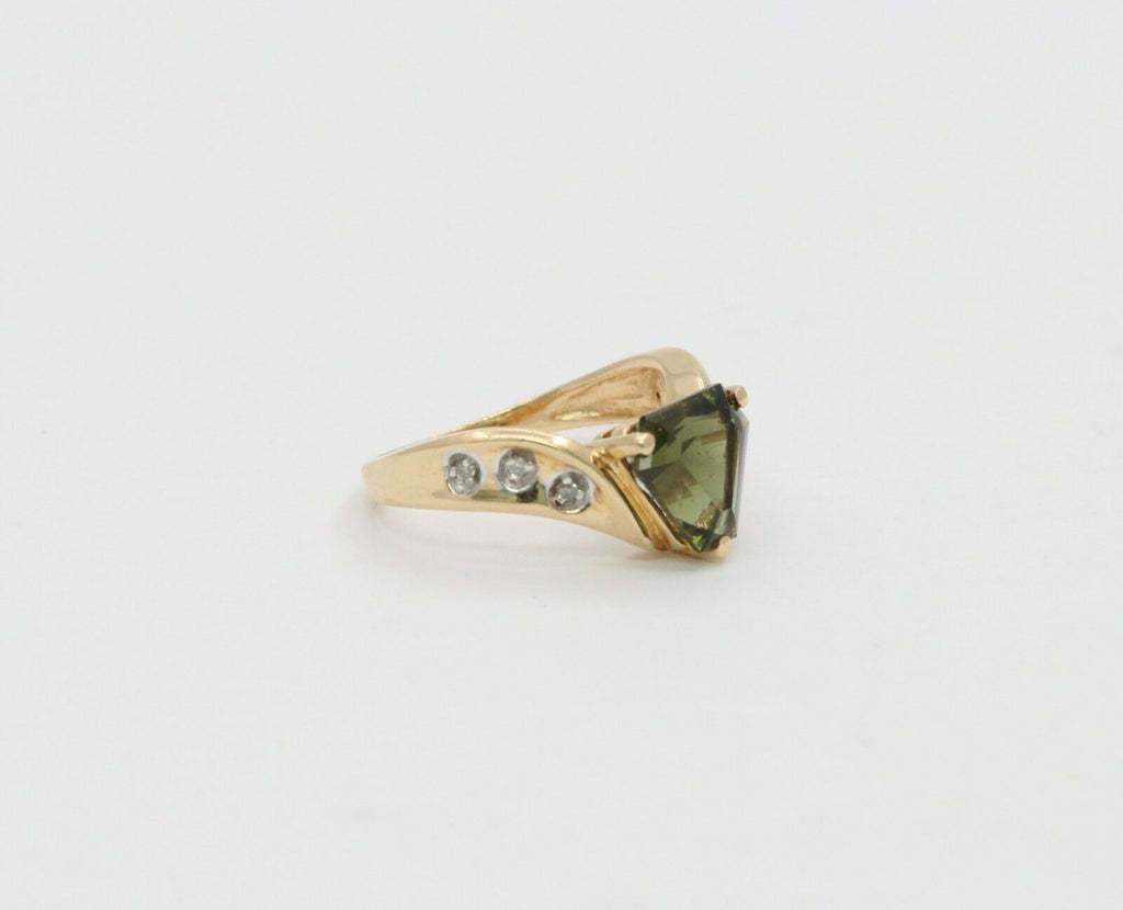 Vintage 14K Yellow Gold Shield Cut Peridot Diamond Ring