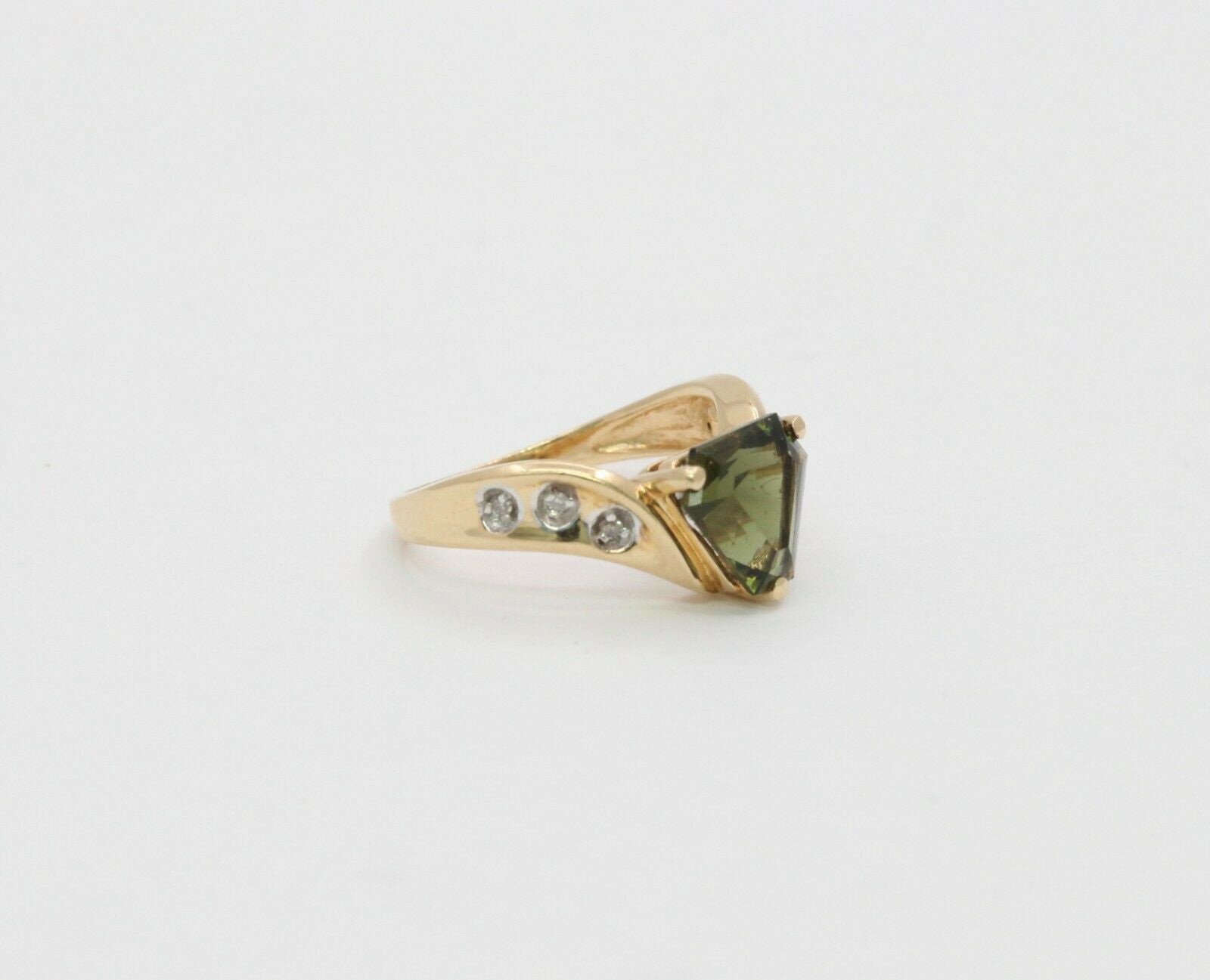 Vintage 14K Yellow Gold Shield Cut Peridot Diamond Ring