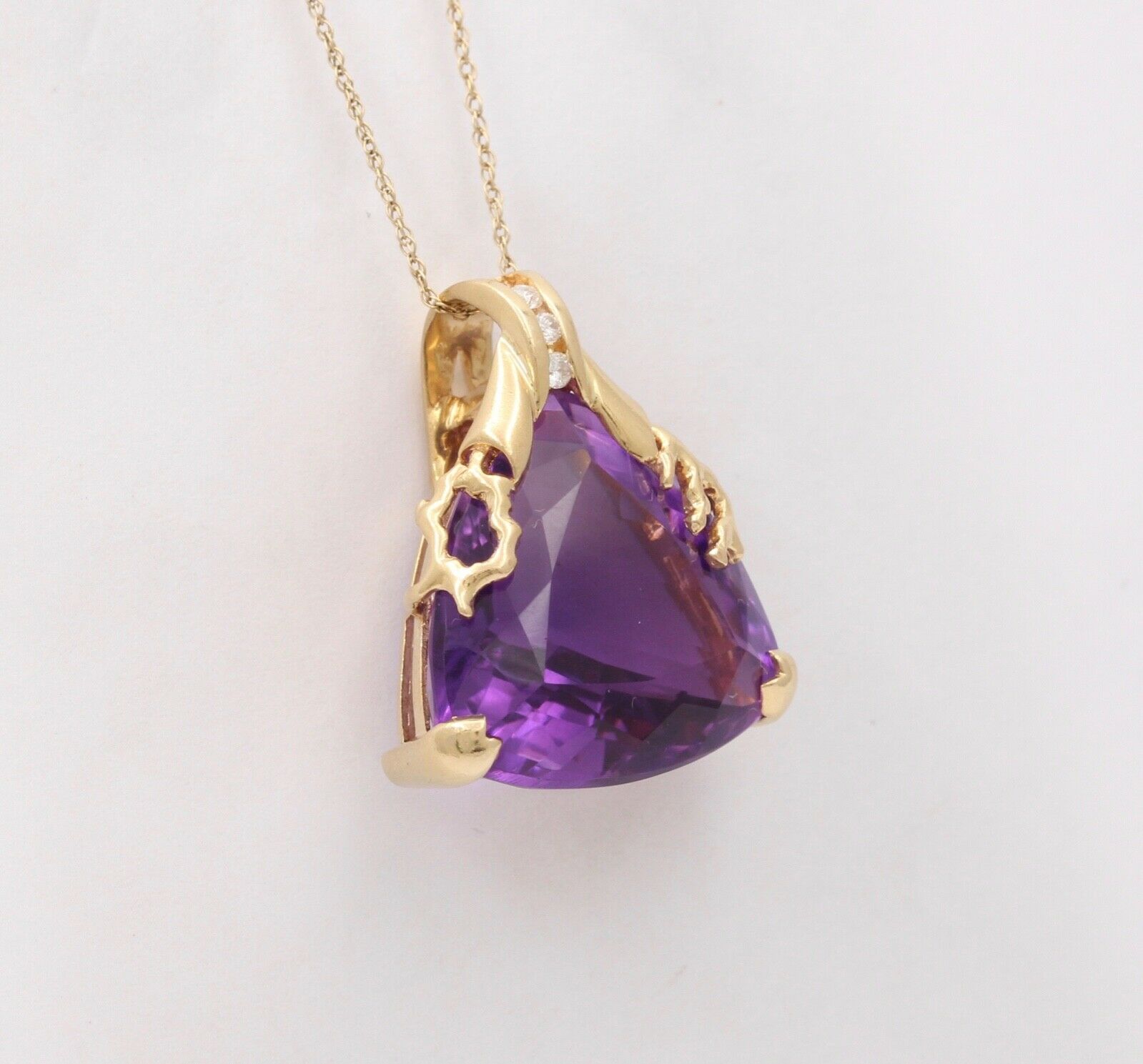Vintage 14K Yellow Gold Siberian Amethyst Diamond Triangle Pendant.