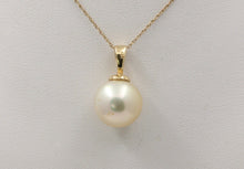 Load image into Gallery viewer, Classic Elegant Large 11.7 mm Golden Pearl Vintage Gold Pendant, Necklace.
