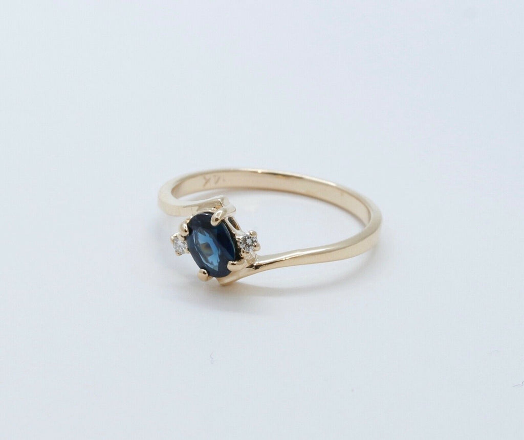 Vintage Bypass Blue Sapphire Diamonds 18K Yellow Gold Ring
