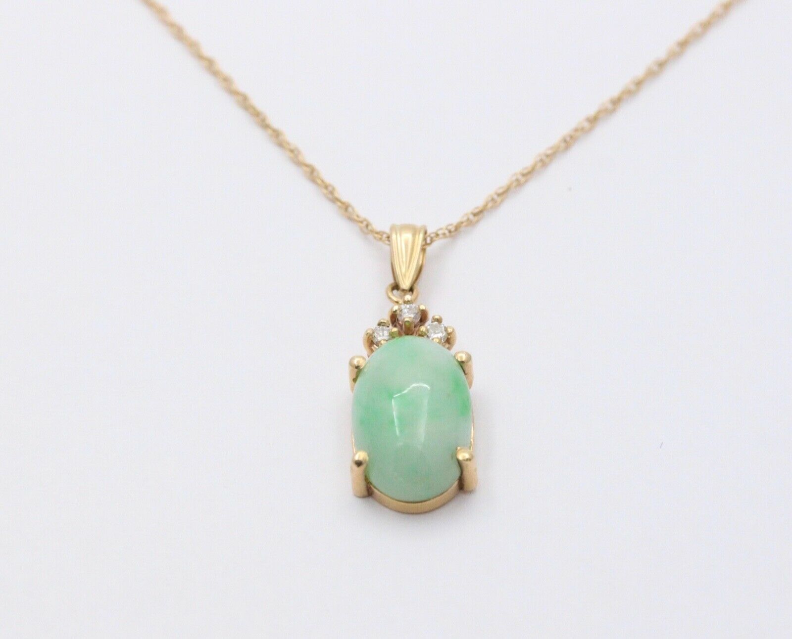 Vintage Jade Diamonds 14K Yellow Gold Pendant and Chain