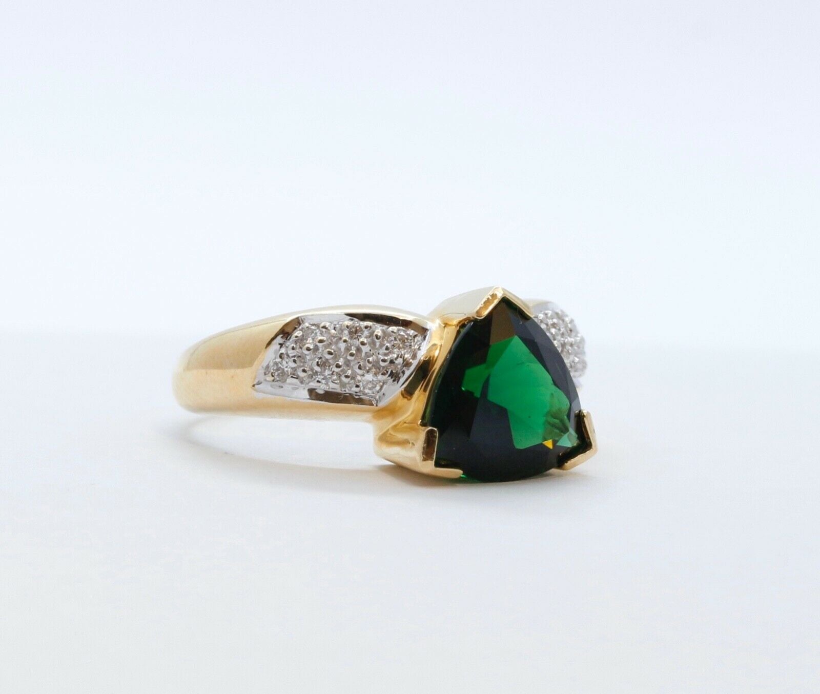 Vintage Trillion Cut Green Tourmaline Diamonds 18K Yellow Gold Ring