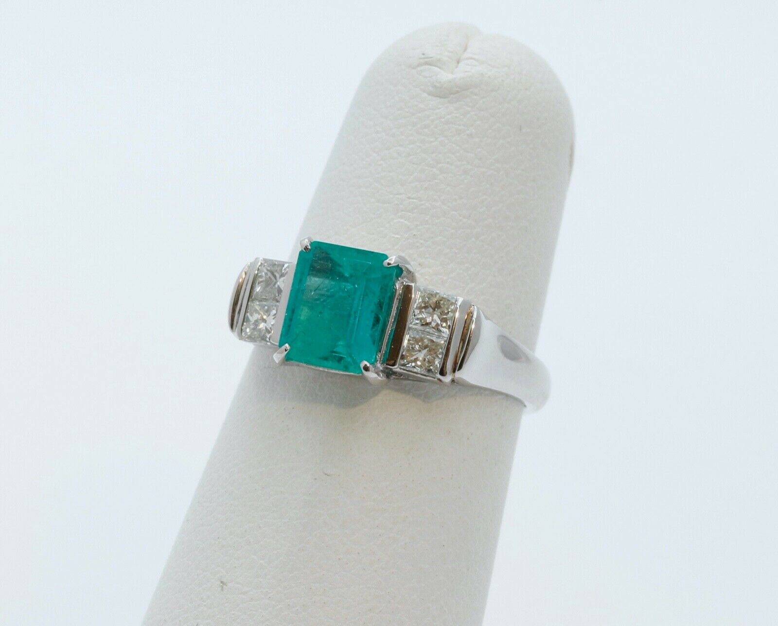 Vintage Emerald Diamonds Platinum Ring