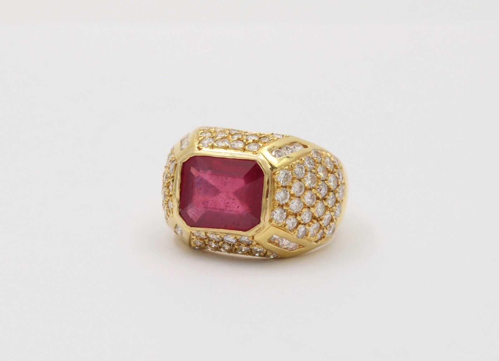 Vintage Ladies 4 Carat Ruby Diamond 18K Yellow Gold Cluster Ring
