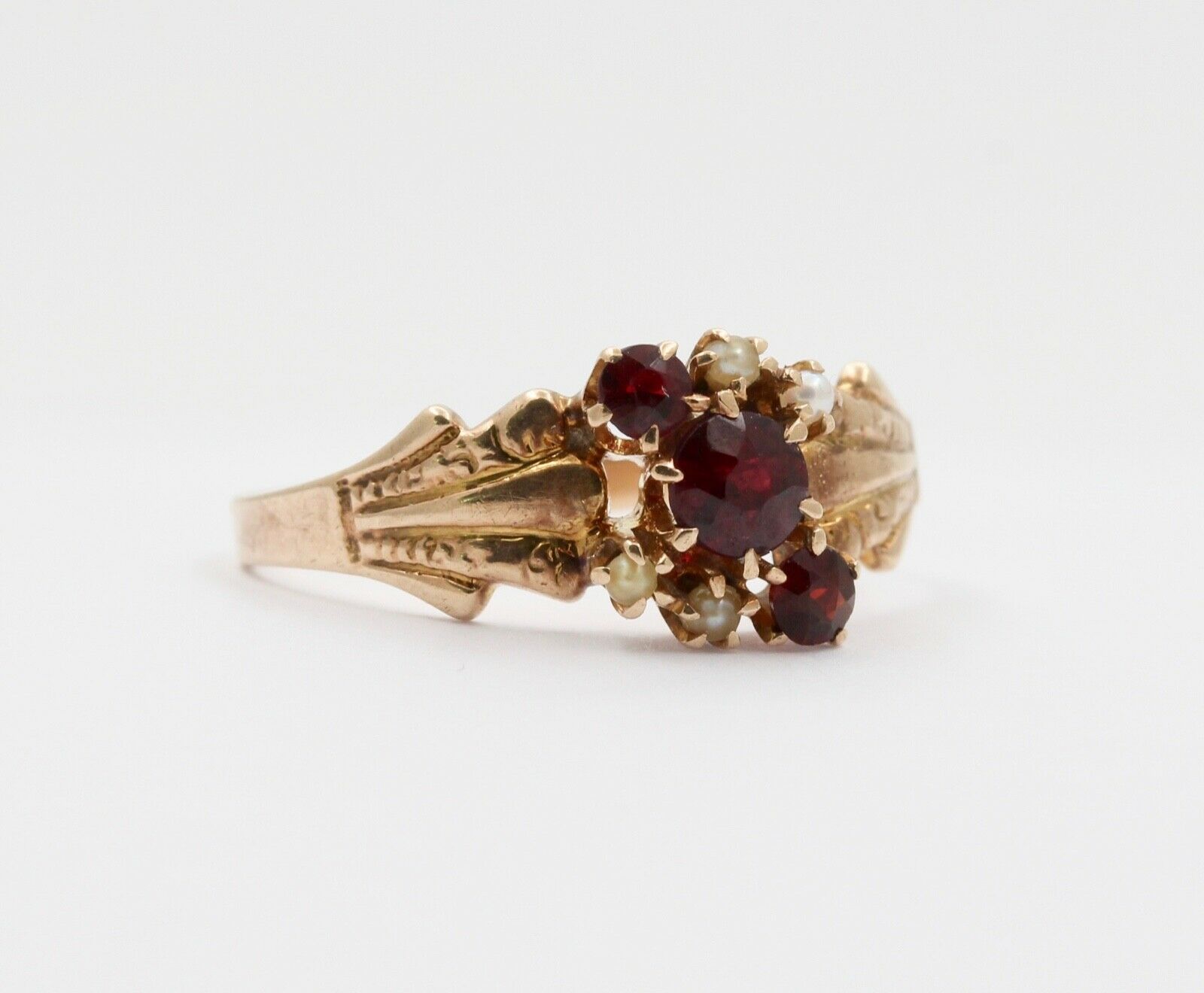 Art Nouveau White, Wile & Warner Garnets Seed Pearls 14K Yellow Gold Ring