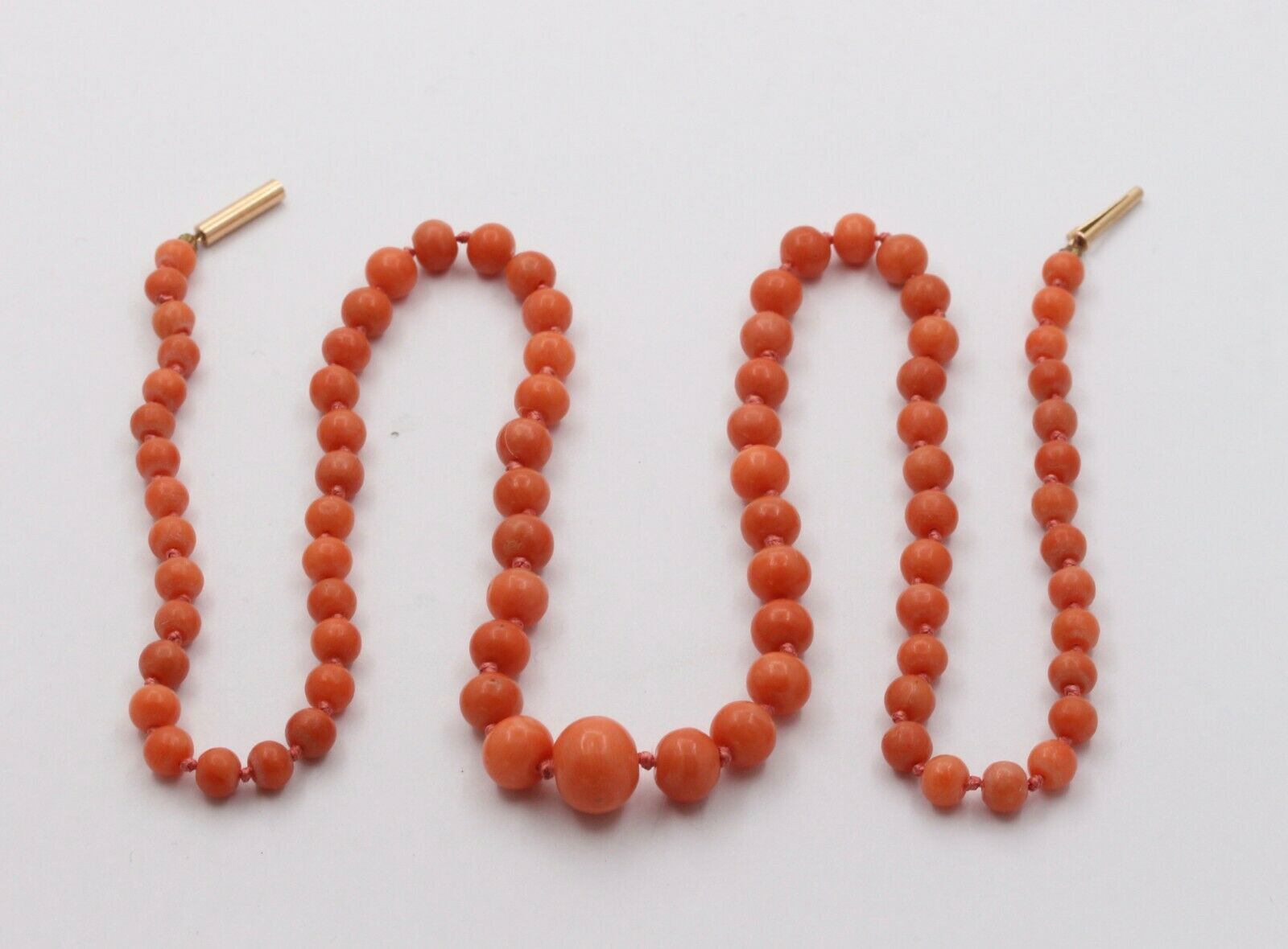Vintage 14K Yellow Gold Graduated Coral Necklace