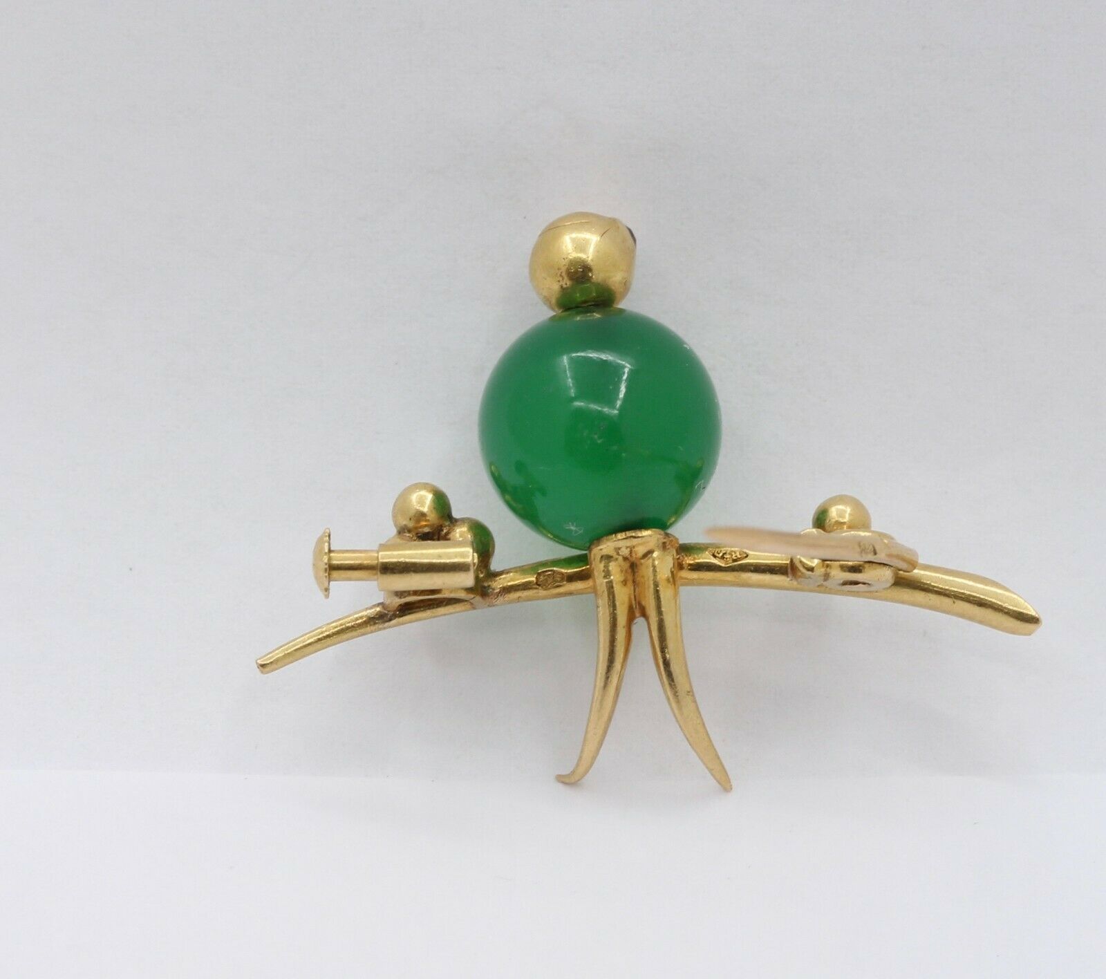 Vintage 14K Yellow Gold Chalcedony Bird Brooch