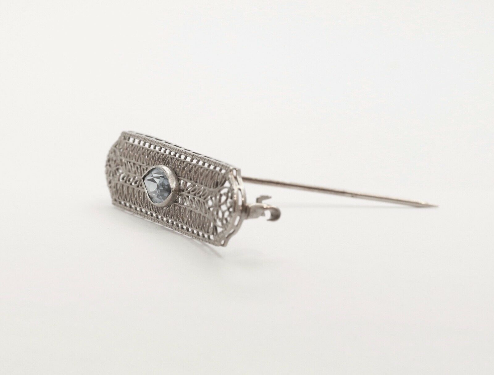 Art Deco Blue Sapphire 14K White Gold Filagree Bar Brooch Pin