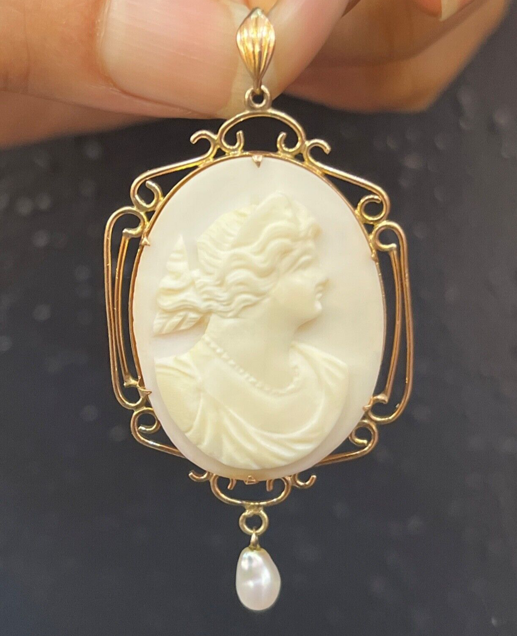 Antique Carved Cameo 14K Yellow Gold Pearl Pendant.