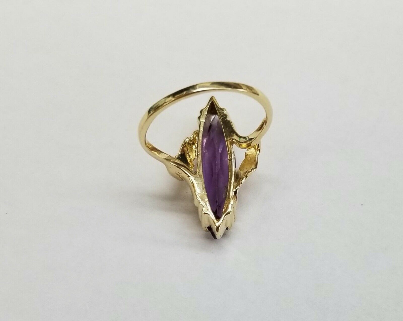 Vintage Ladies 14K Yellow Gold Bypass Iolite Ring