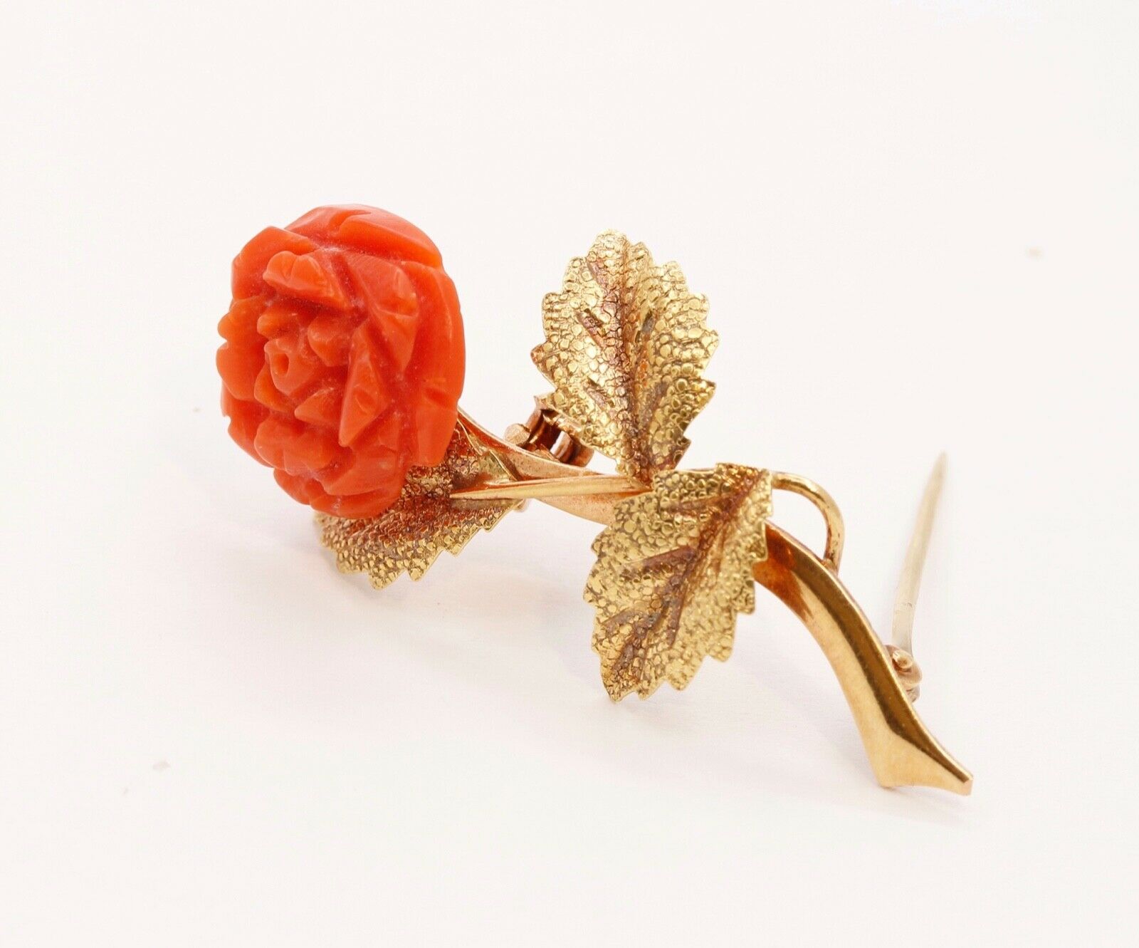 Italian Vintage Rose Red Coral 18K Yellow Gold Brooch Pin