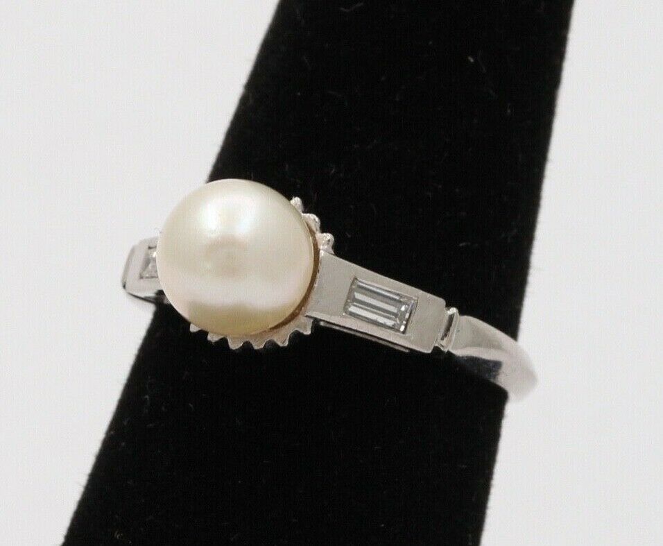 Classic Elegant Culture Pearl Diamond Platinum Ring, Cocktail Ring.