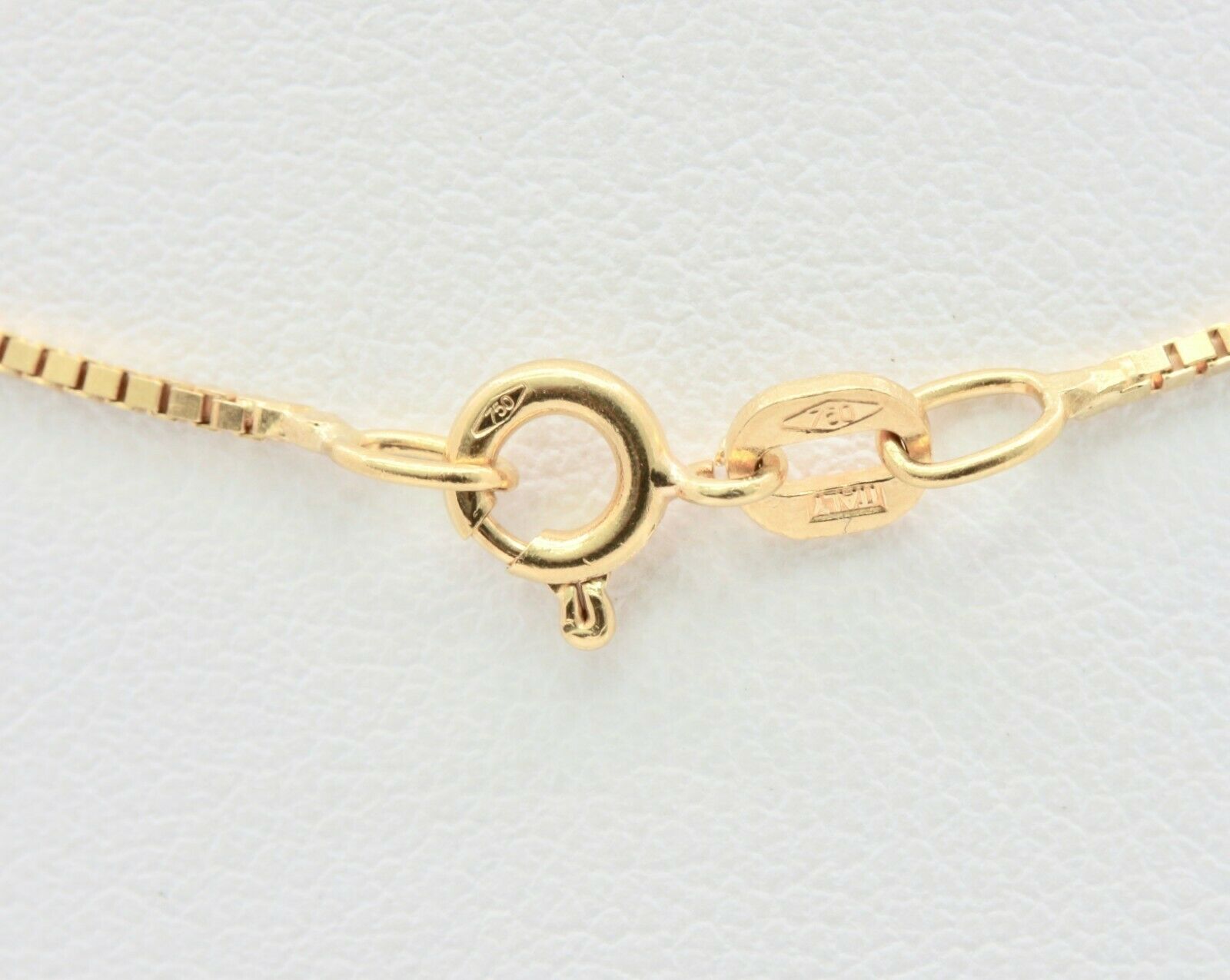 Vintage 18K Yellow Gold Diamond Box Chain Bow Tie Pendant