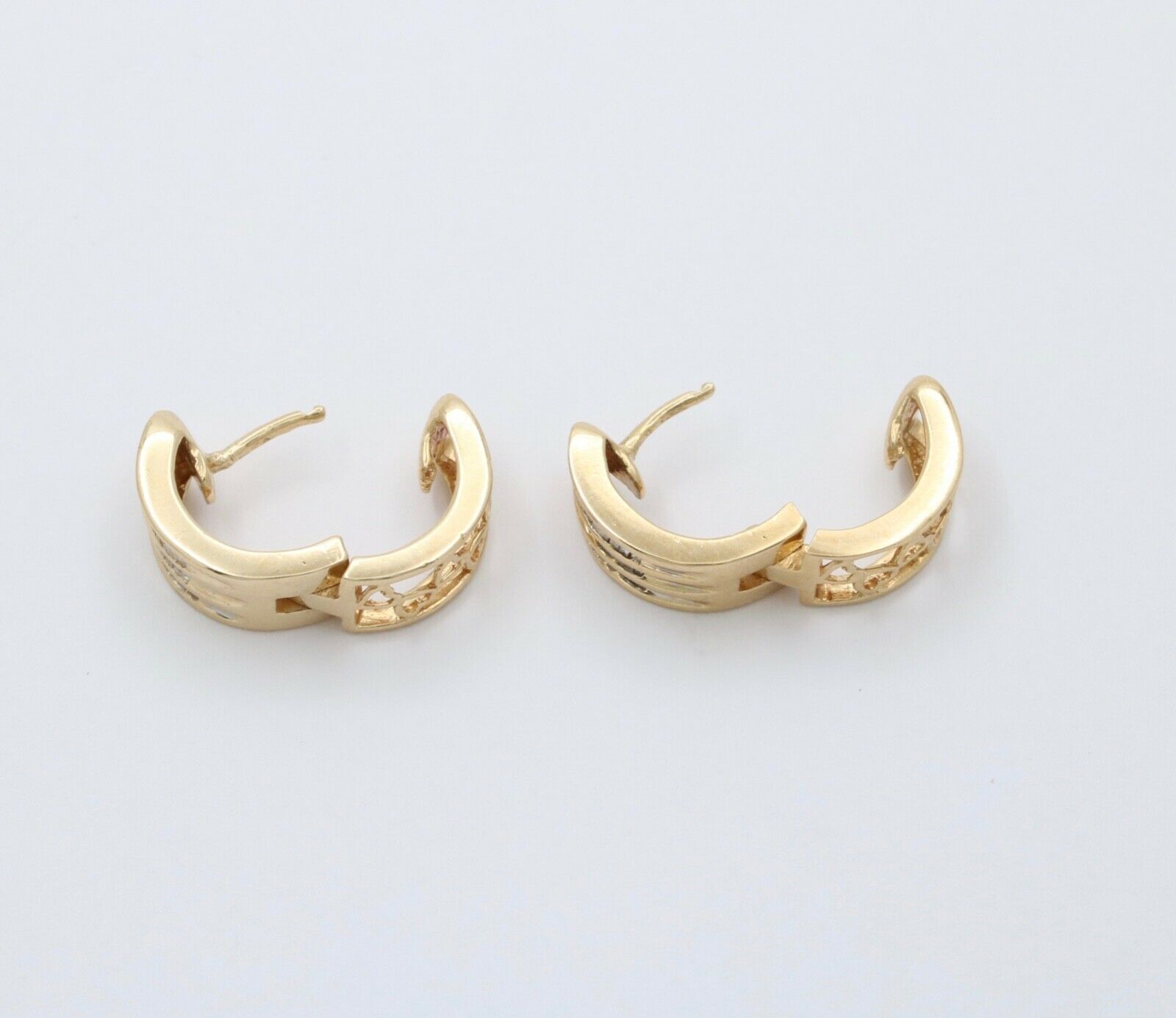 Vintage Hearts Diamonds 14K Yellow Gold Huggie Earrings