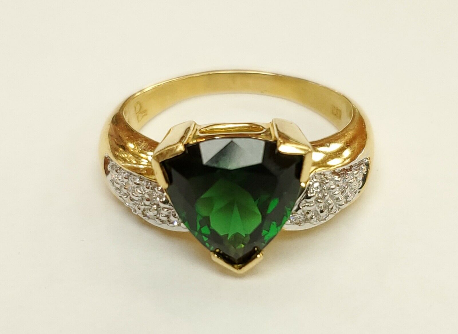 Vintage Trillion Cut Green Tourmaline Diamonds 18K Yellow Gold Ring