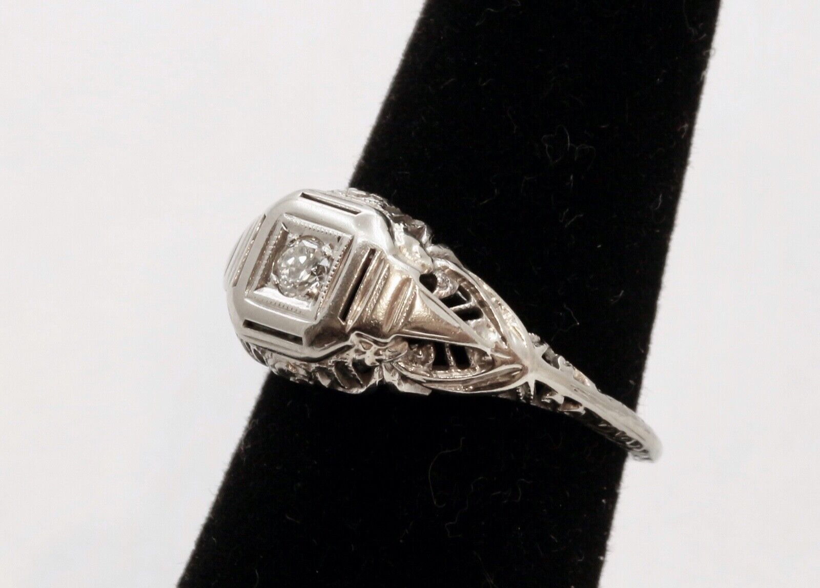 Art Deco Diamond 18K White Gold Ring