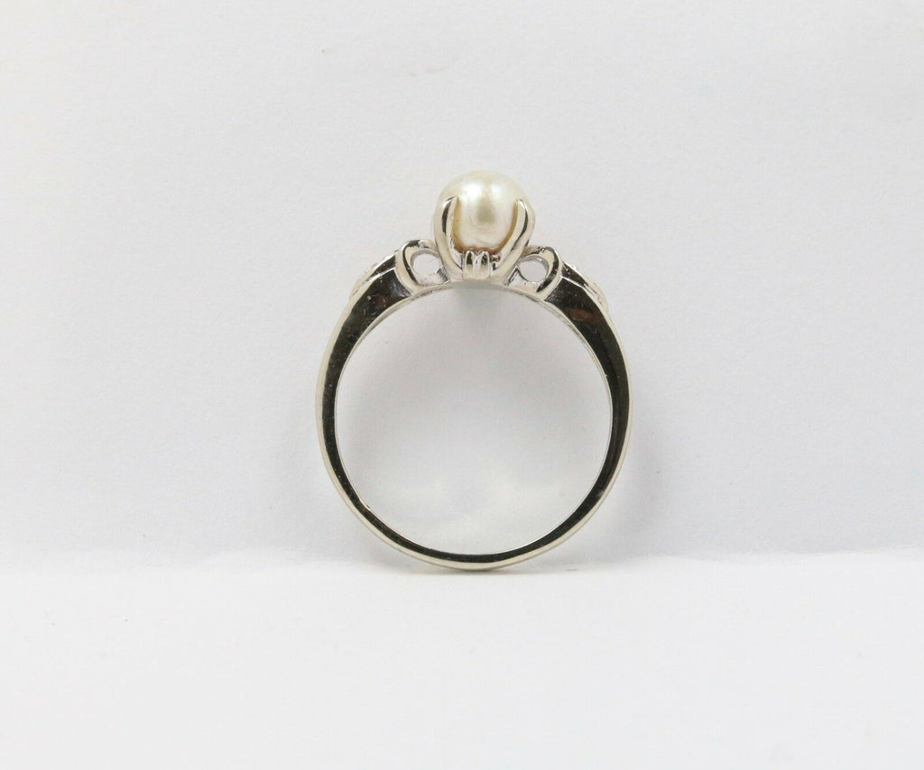 Vintage 14K White Gold Pearl Diamond Ring