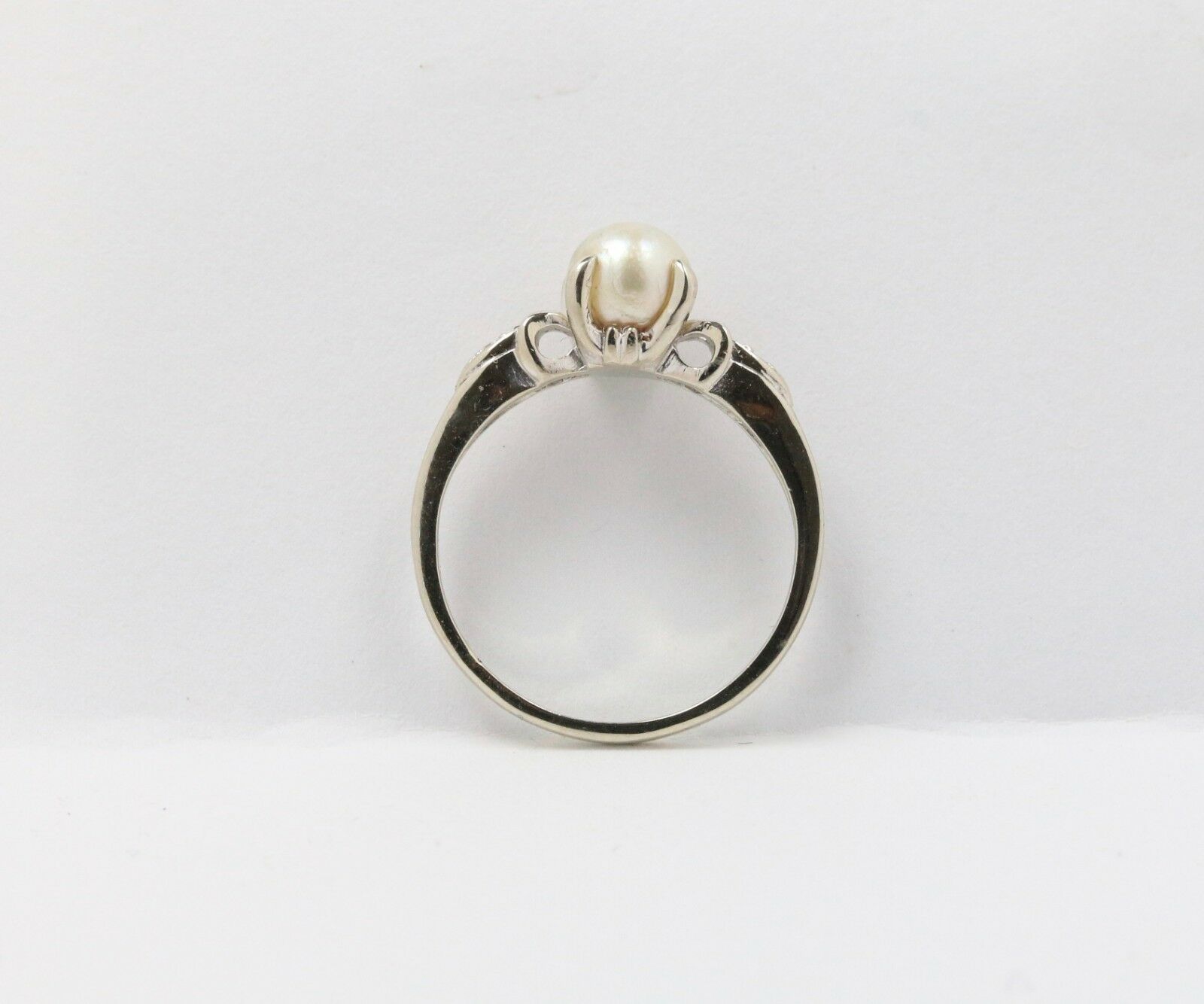 Vintage 14K White Gold Pearl Diamond Ring