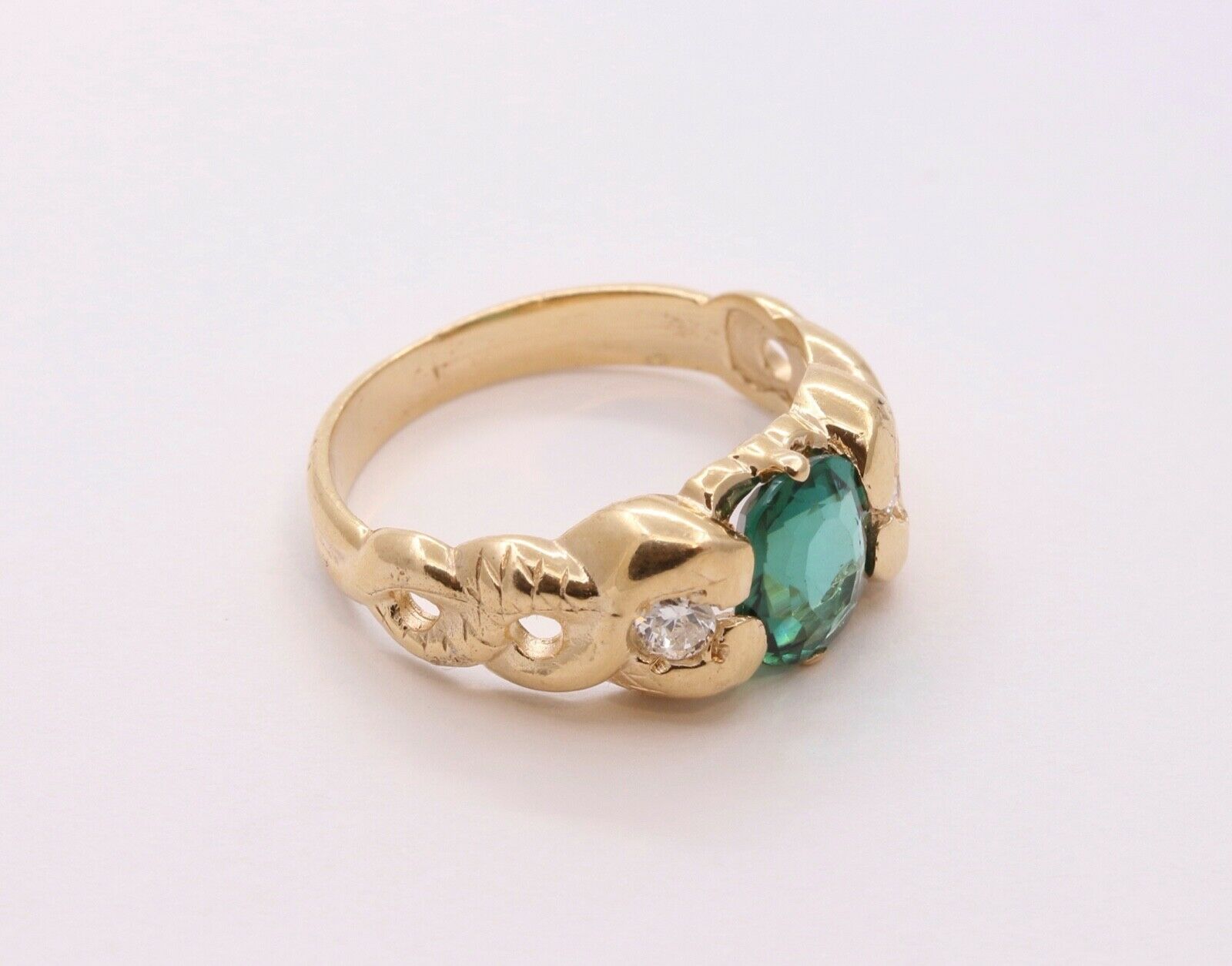 Pretty Vintage Green Tourmaline Diamonds 14K Yellow Gold Ring