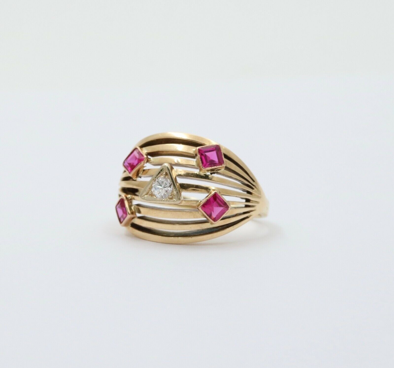 Vintage Retro 14K Yellow Gold Diamond and Ruby Dome Ring Band