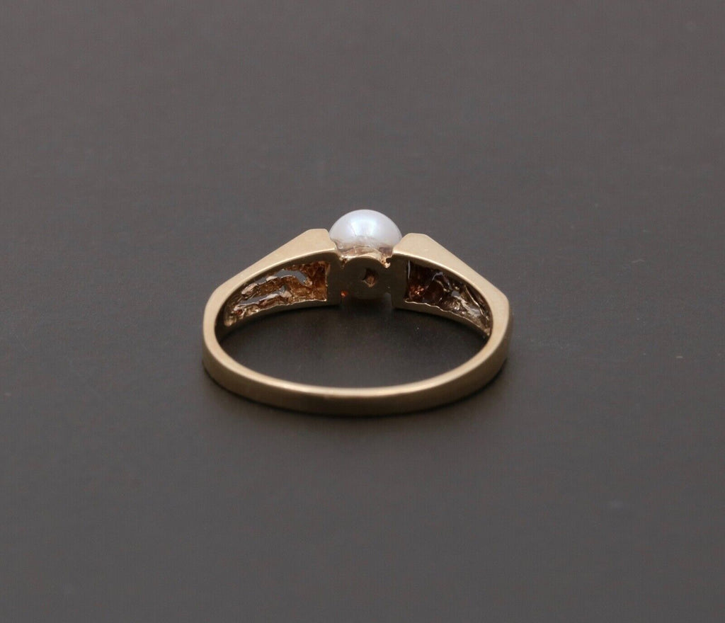Vintage 14K Yellow Gold Cultured Pearl Filigree Ring Band.