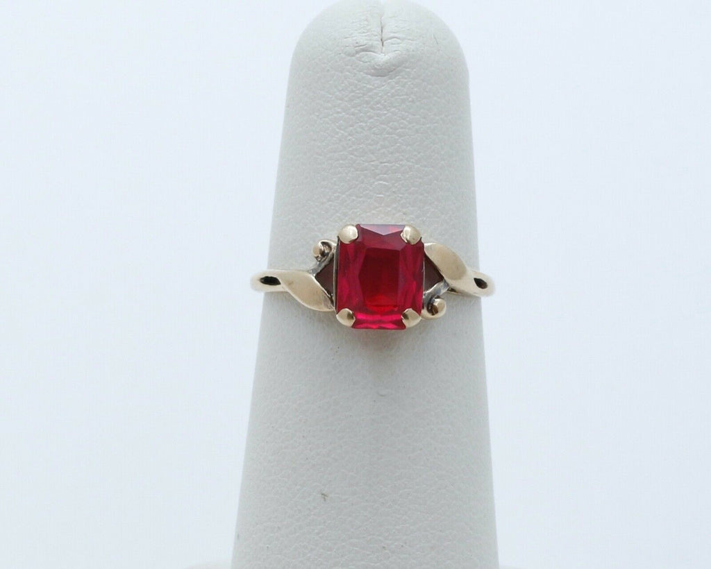 Vintage Ladies Synthetic Ruby 10K Yellow Gold Ring