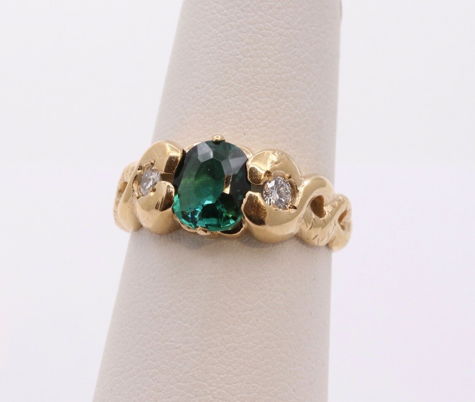 Pretty Vintage Green Tourmaline Diamonds 14K Yellow Gold Ring