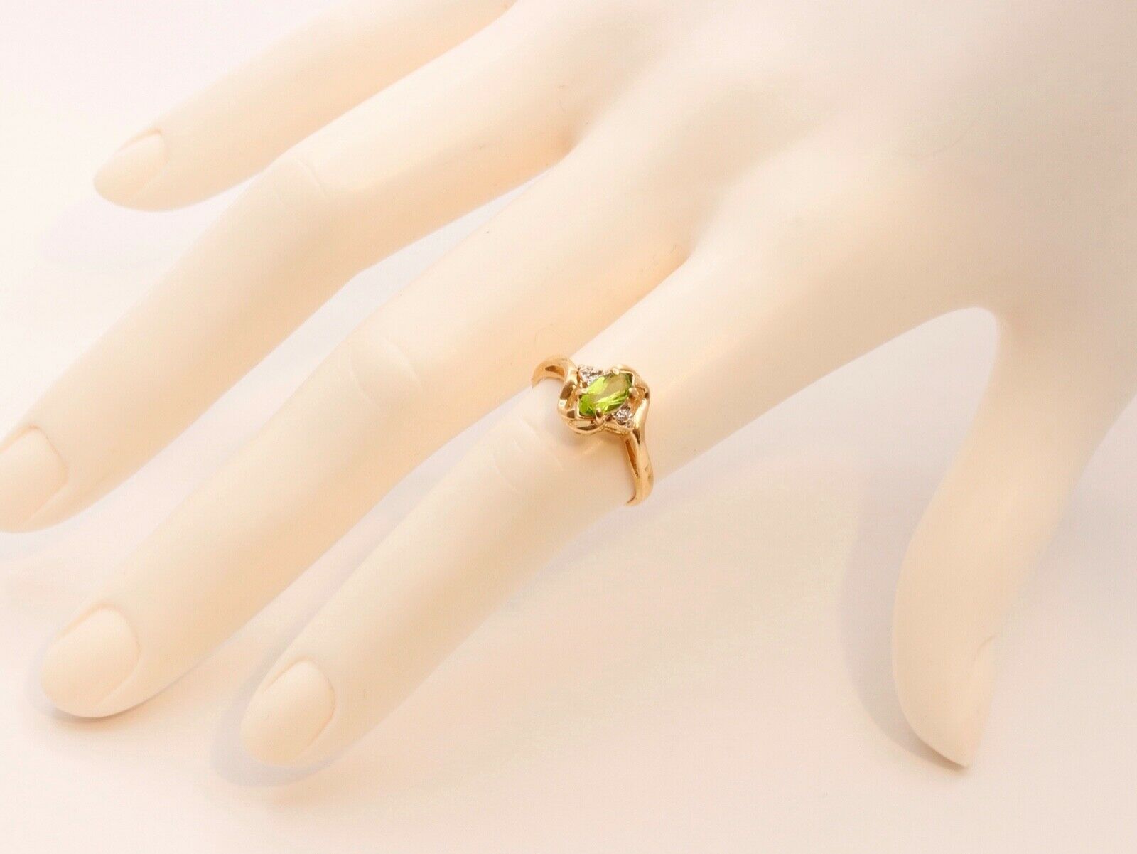 Vintage Ladies Bypass Peridot Diamonds 14K Yellow Gold Ring