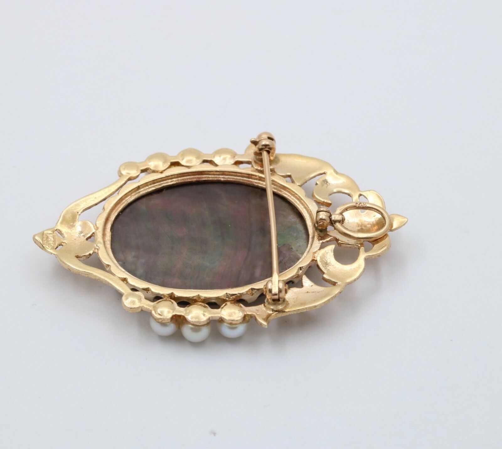Vintage 14K Yellow Gold Carved Mother Of Pearl Cameo Brooch, Pin.