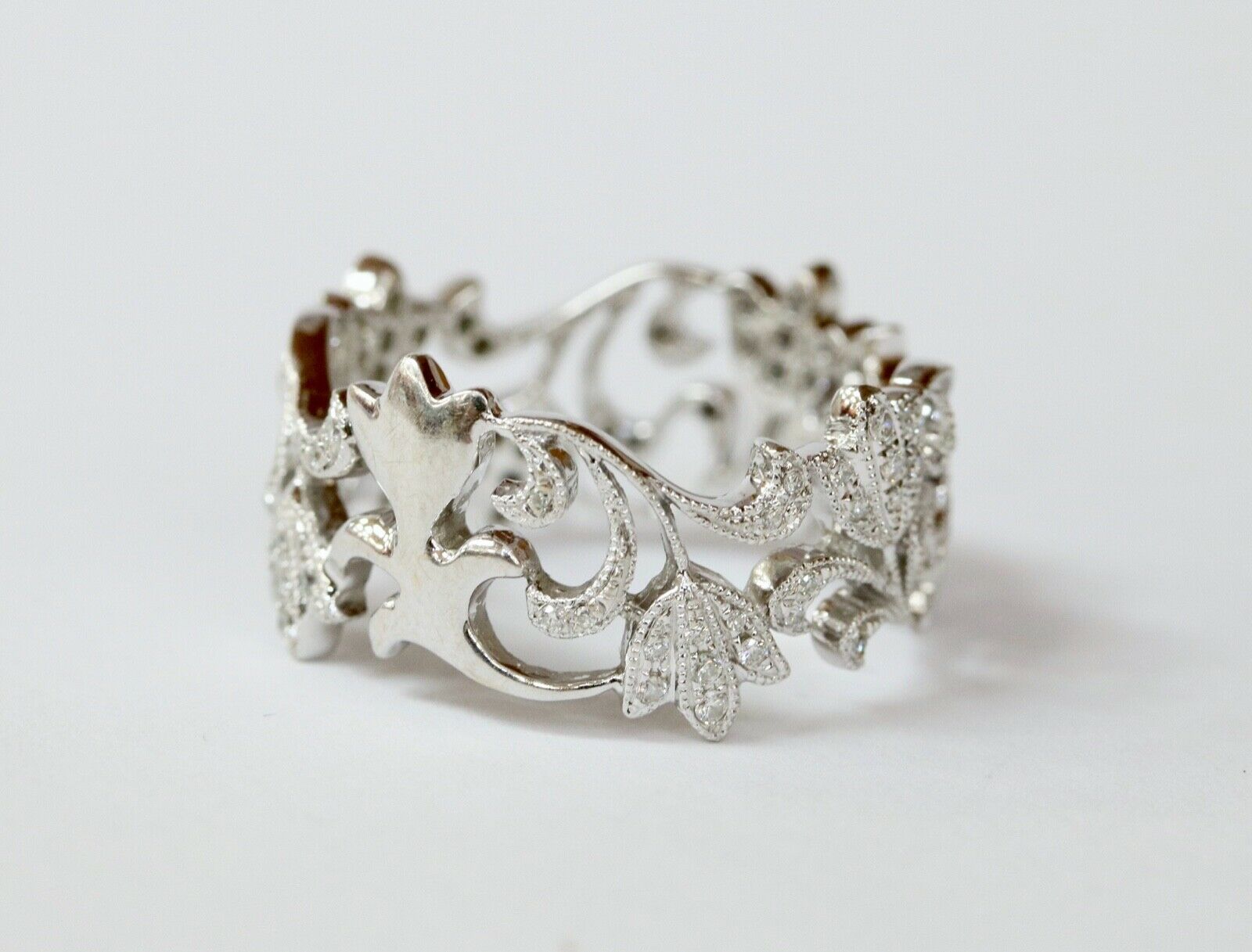 Beautiful Ladies Floral Filagree Diamonds 18K White Gold Ring
